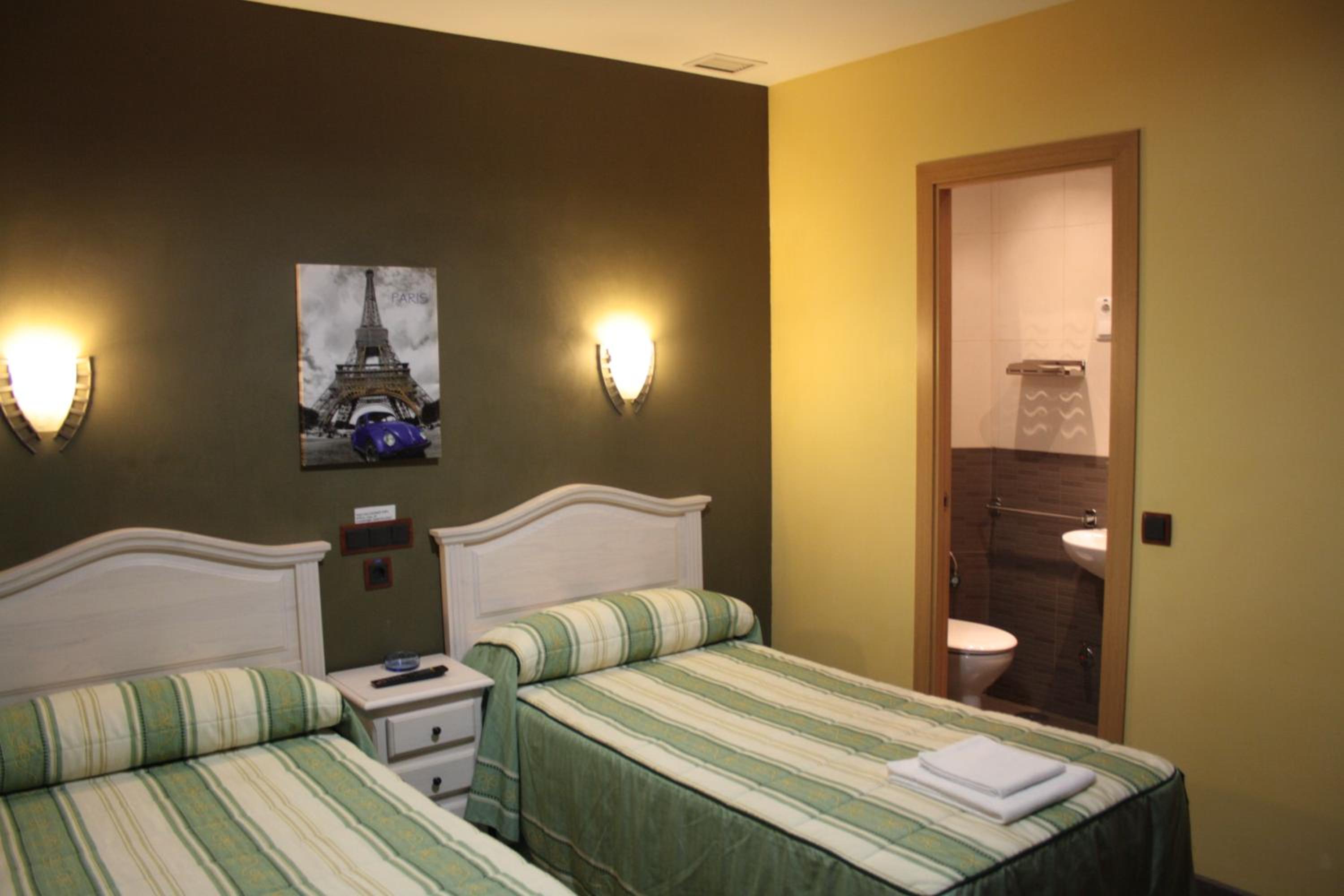 Twin Room - Photo 1