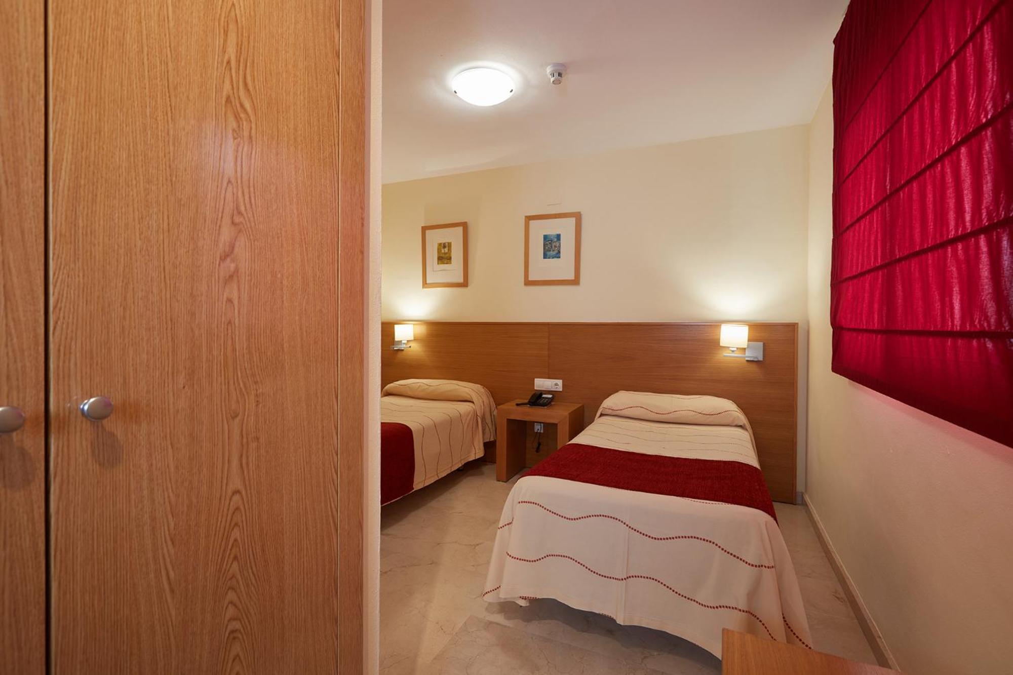 Standard One-Bedroom Apartment (2 Adults) - Photo 4