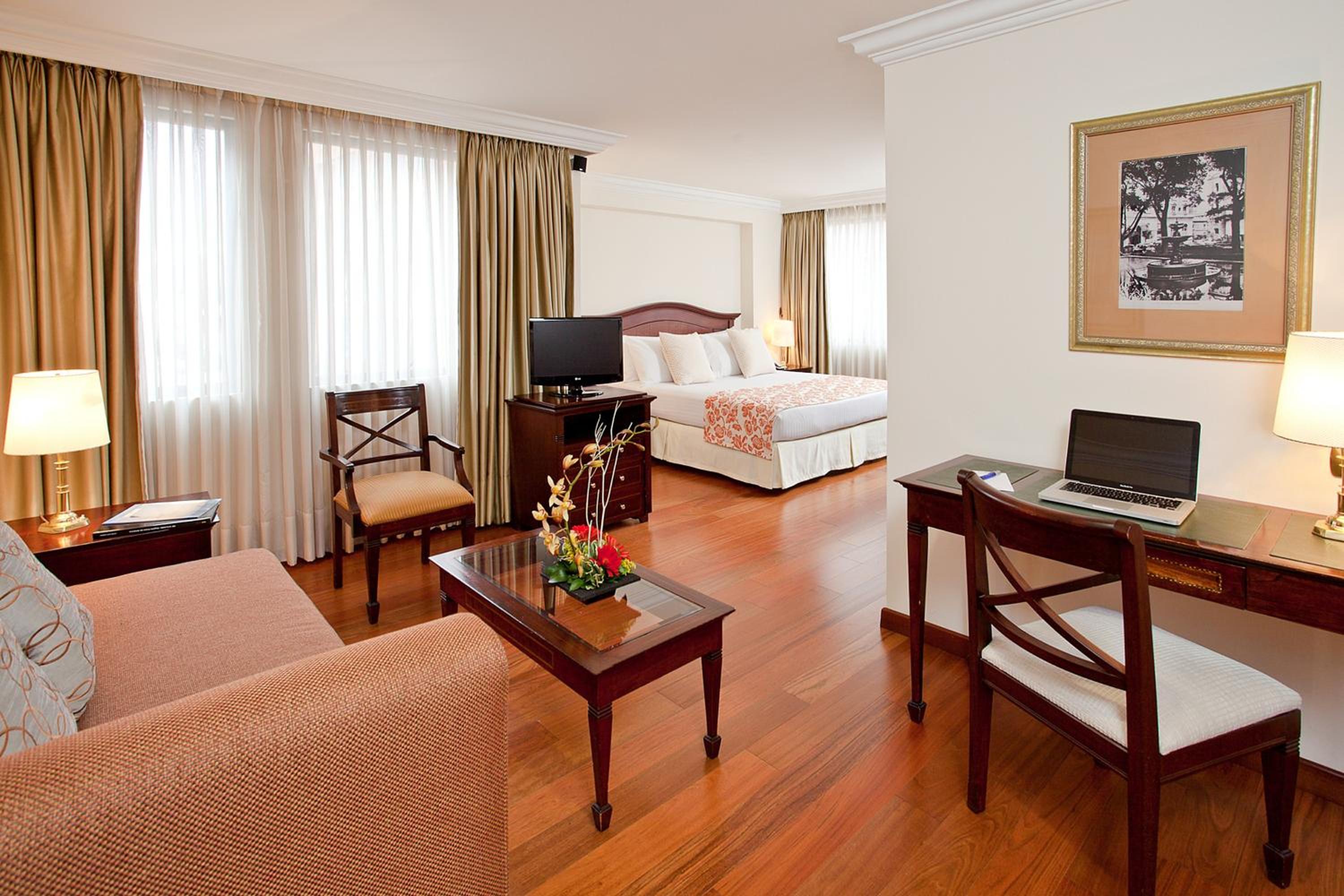 Deluxe Junior Suite - Photo 1