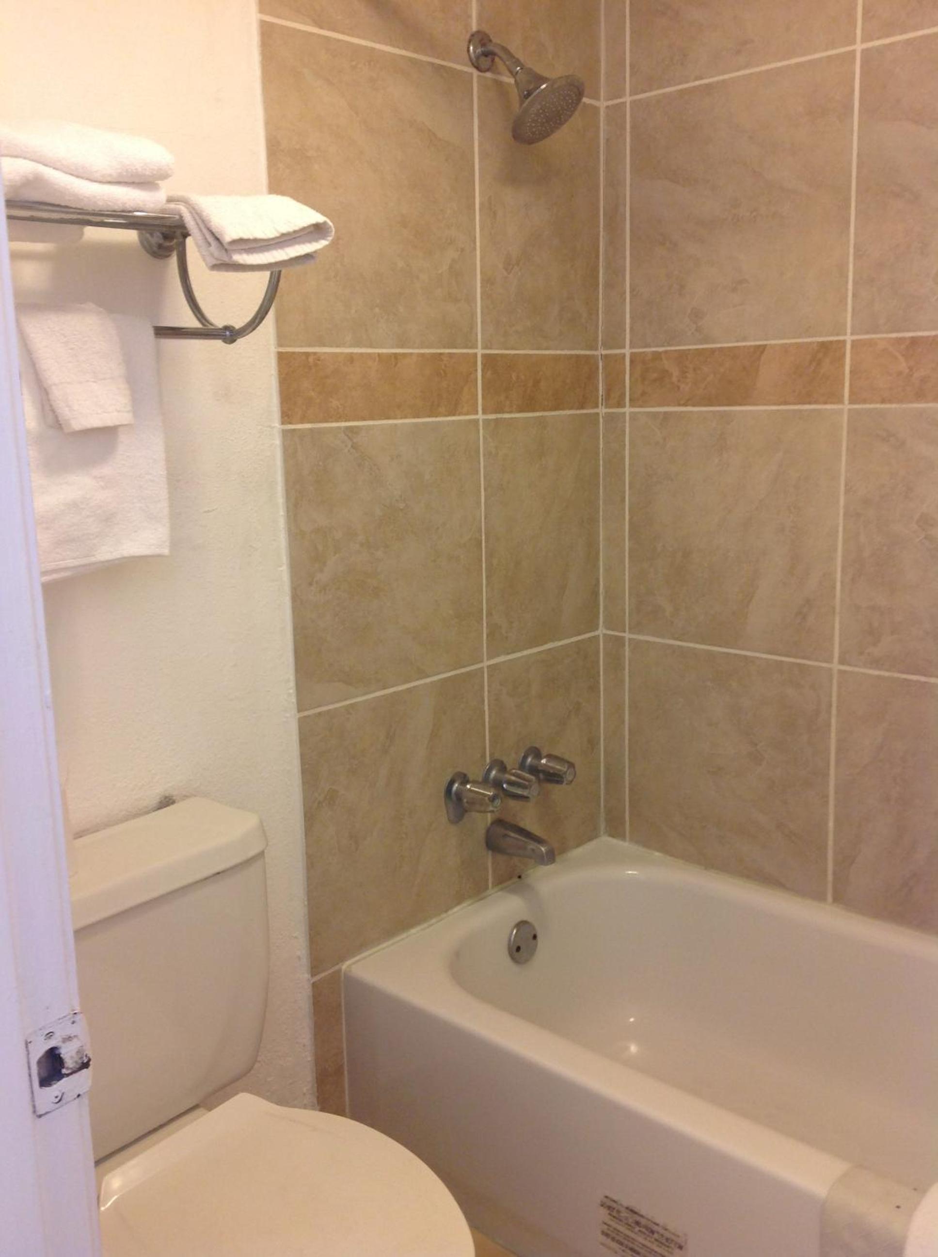 Premium King Room - Photo 5