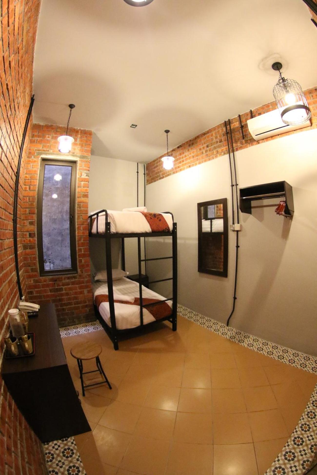 Standard Twin Room with Shared Bathroom