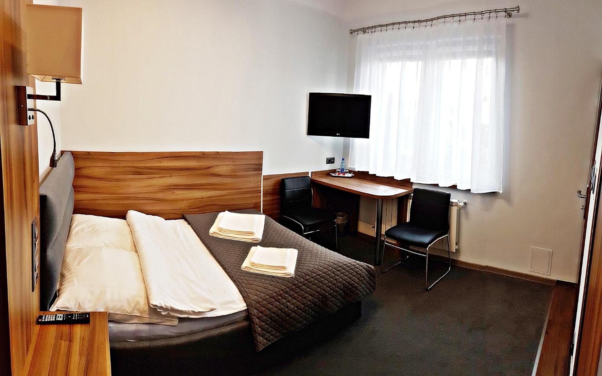 Double or Twin Room - Photo 13