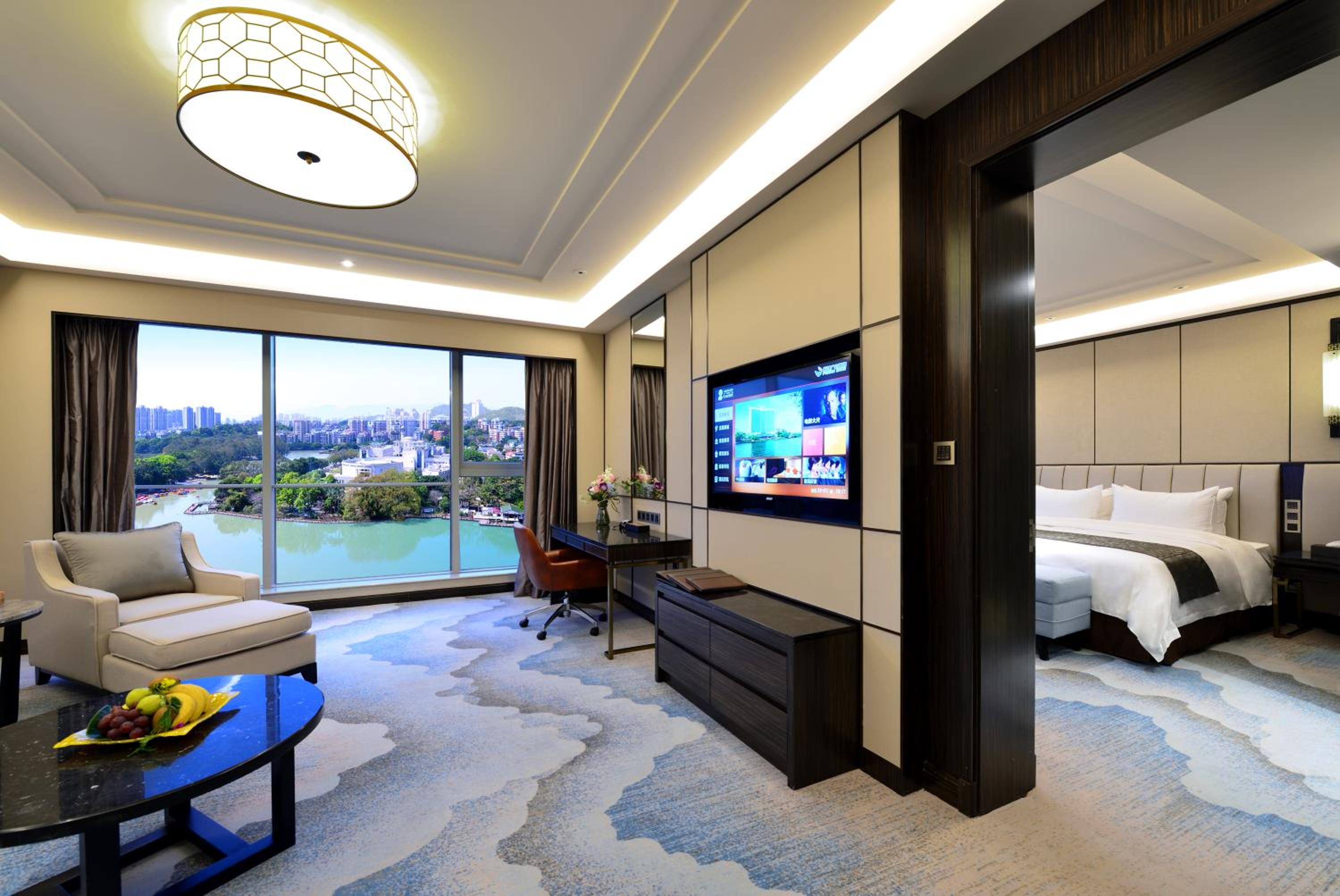 Deluxe Suite with Lake View