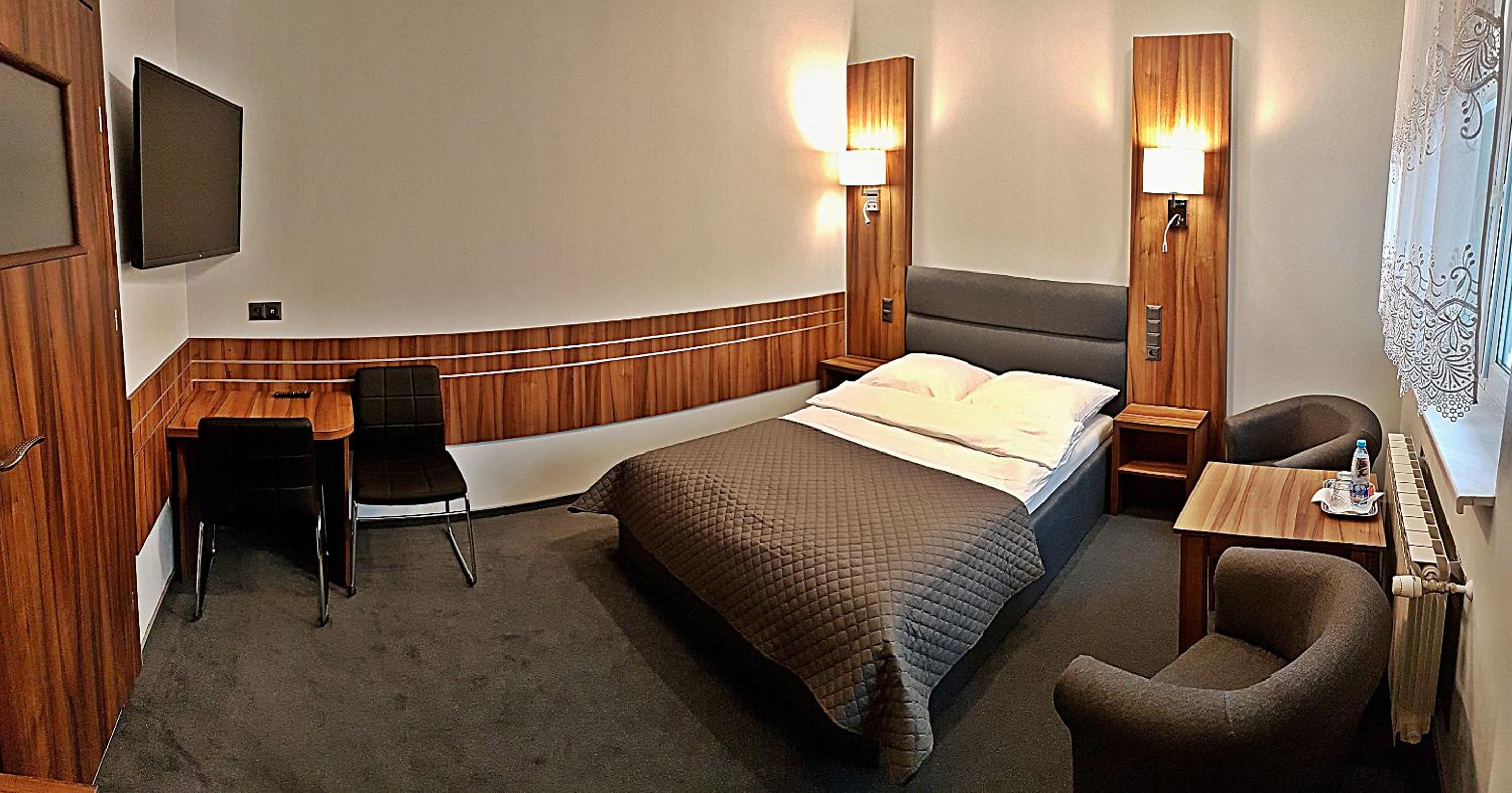 Double or Twin Room - Photo 15