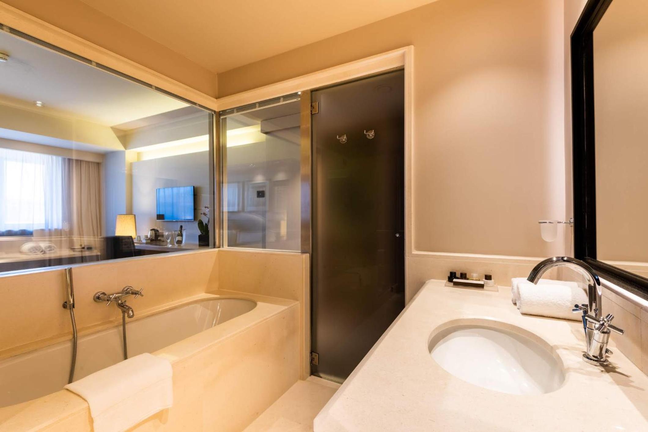 Deluxe Triple Room photo 2