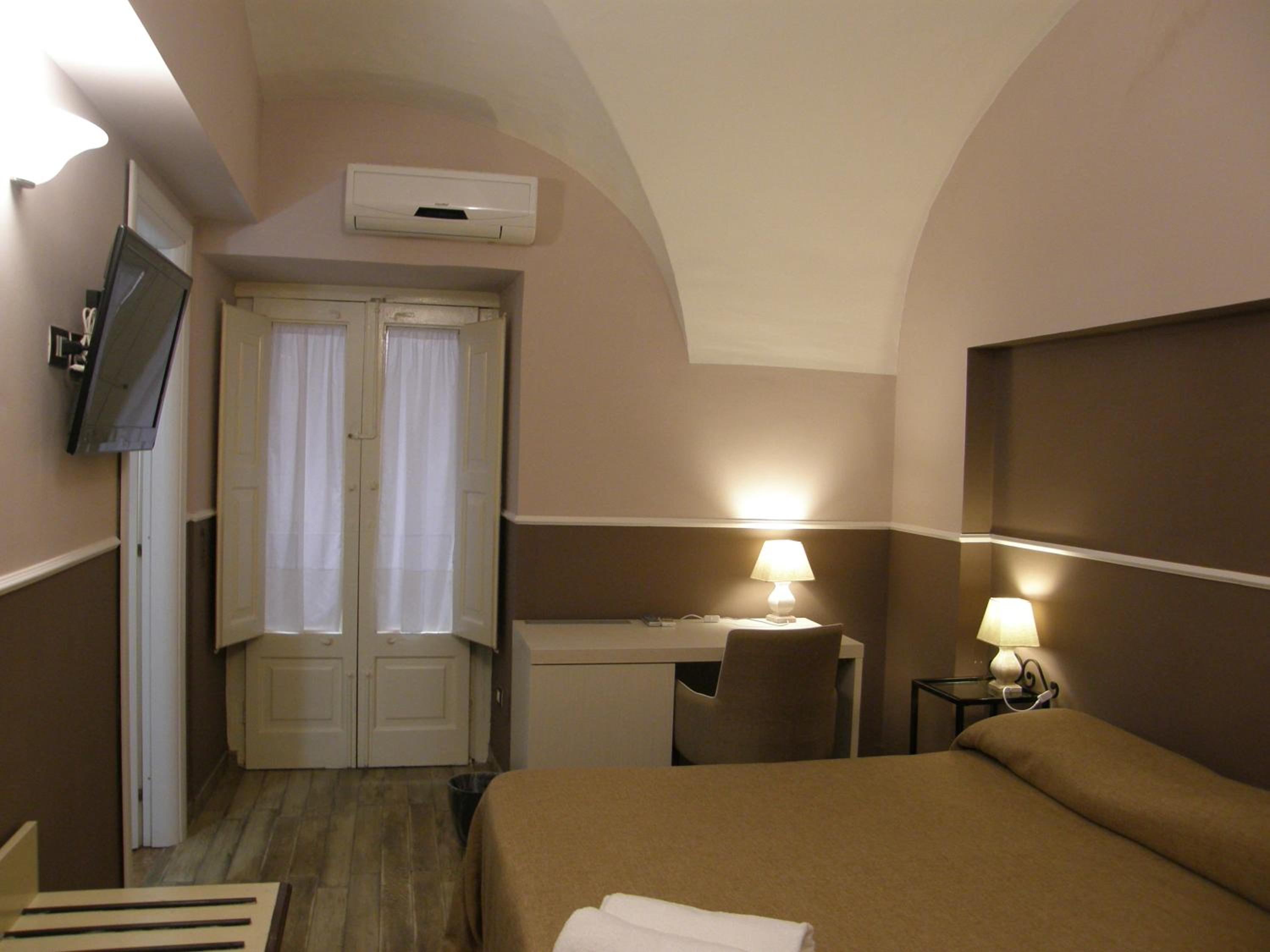 Standard Double or Twin Room - Photo 20