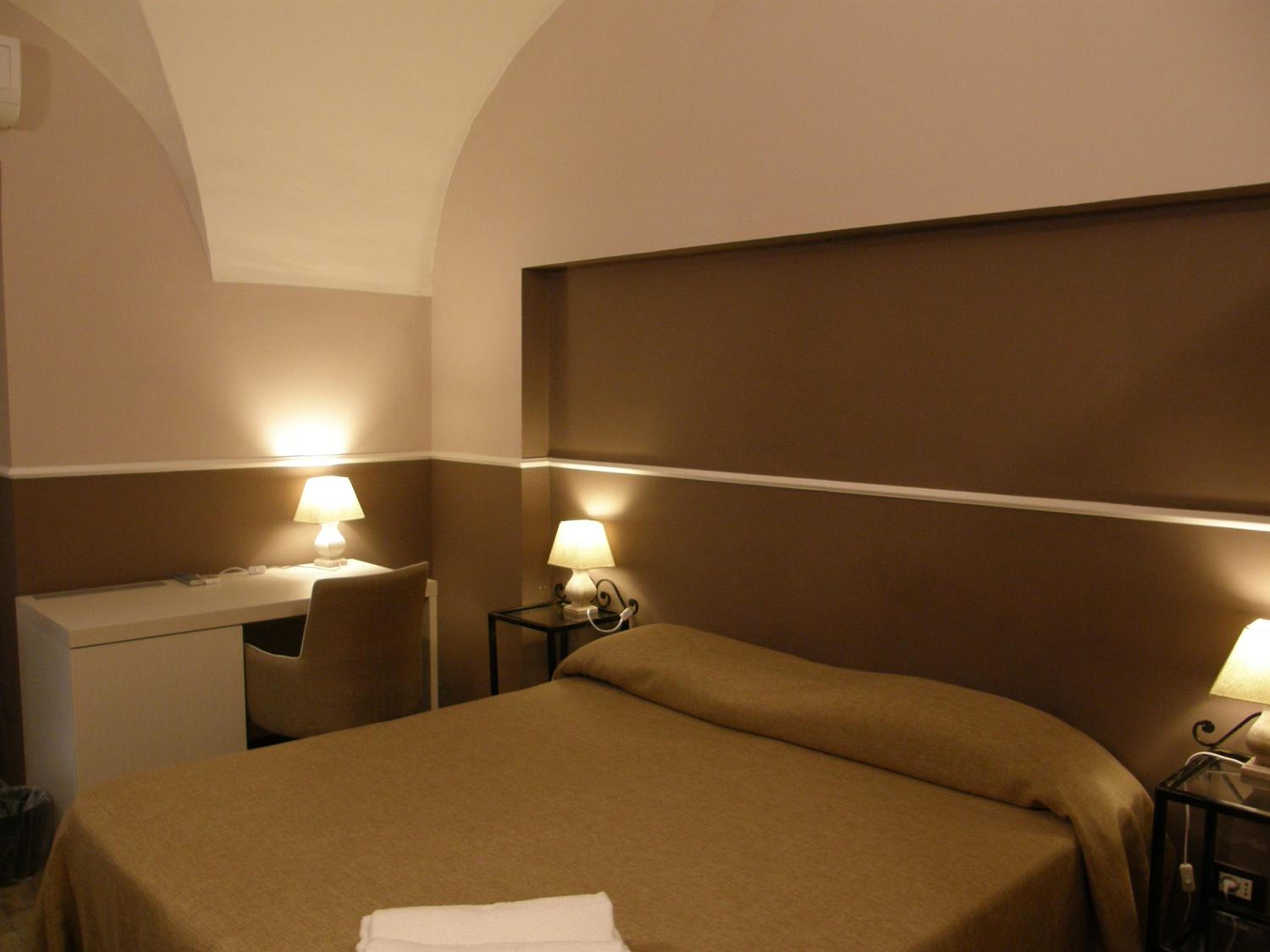 Standard Double or Twin Room - Photo 1