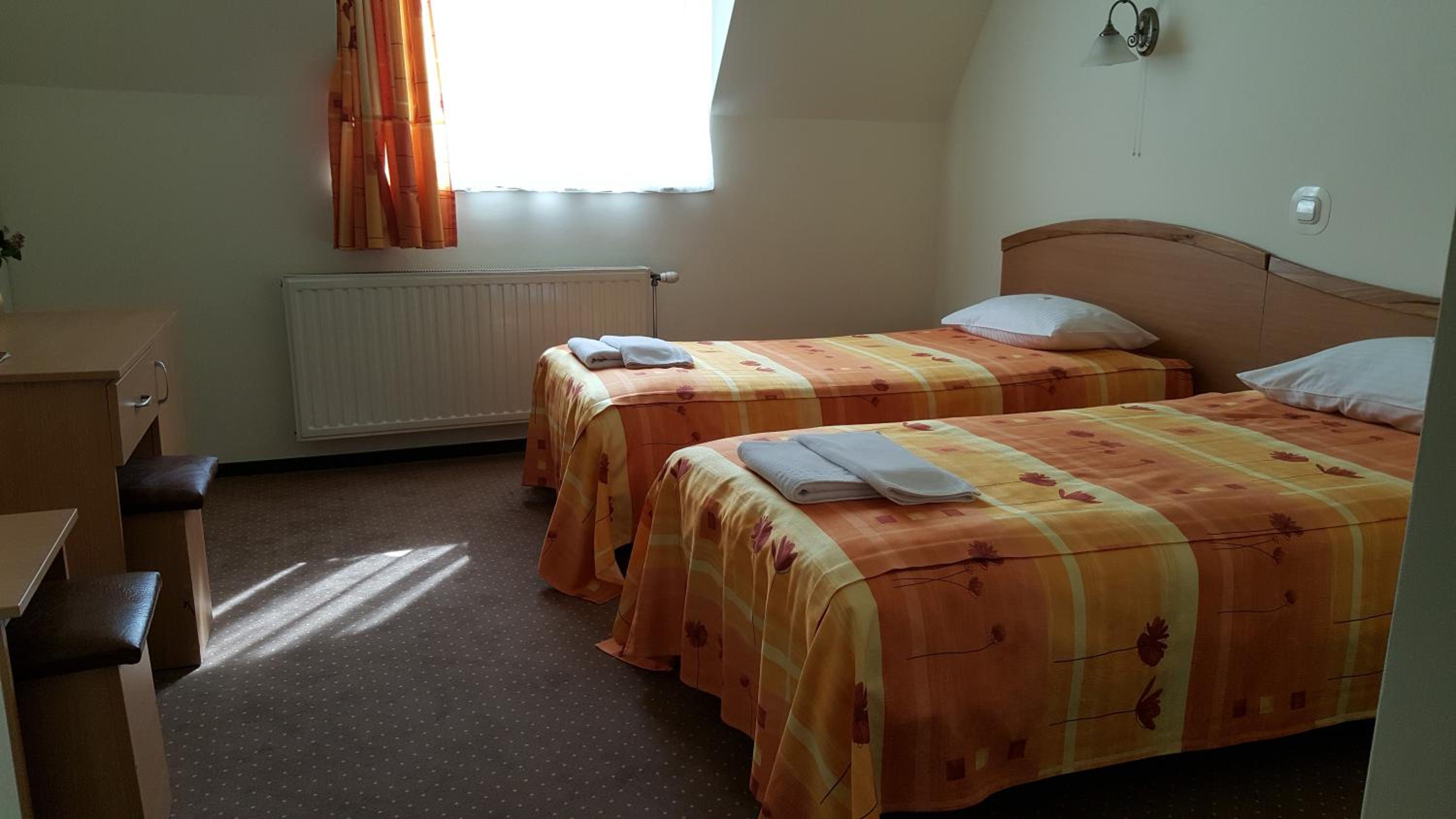 Twin Room - Photo 1