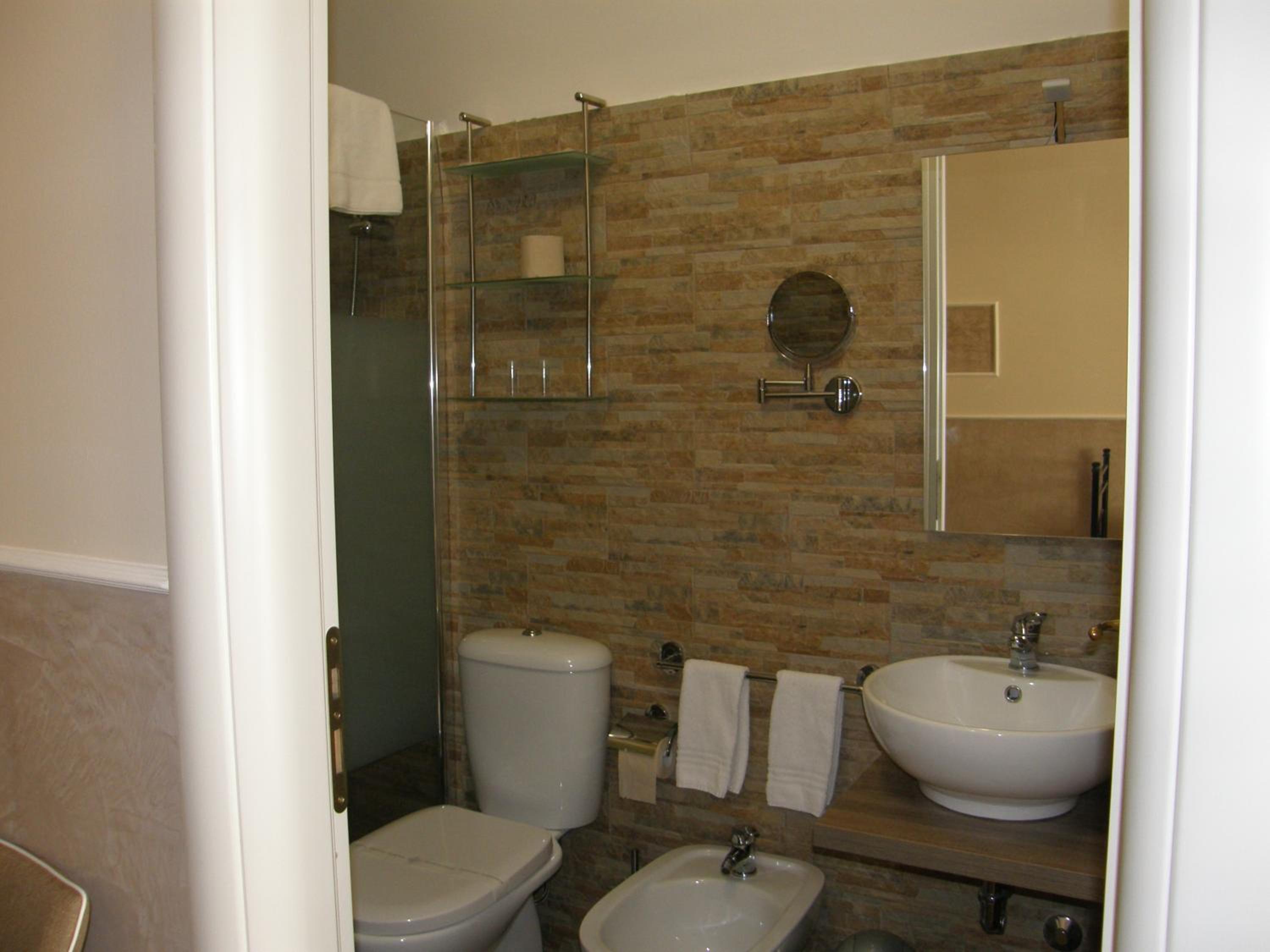 Standard Triple Room - Photo 6