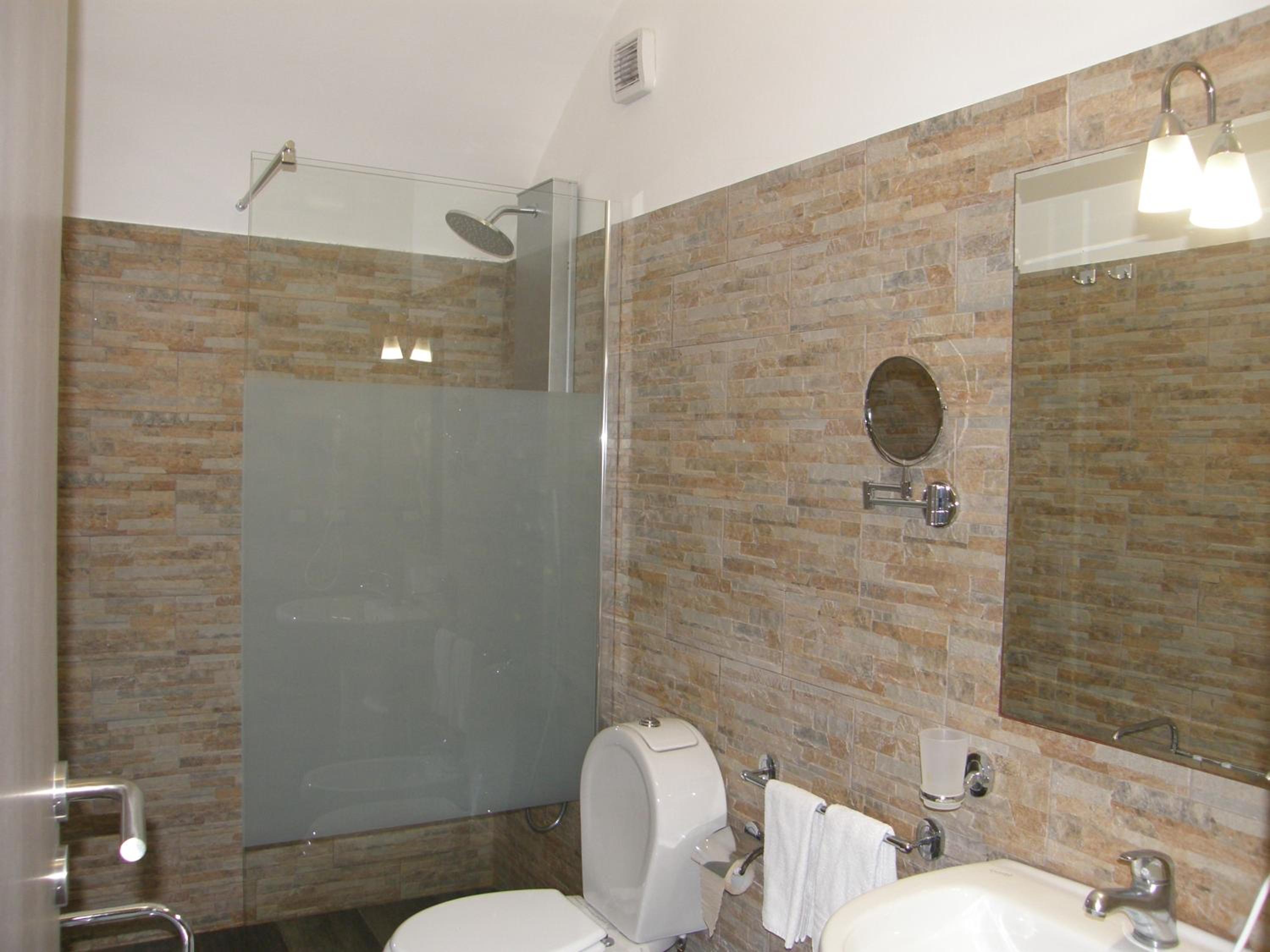 Standard Triple Room - Photo 5