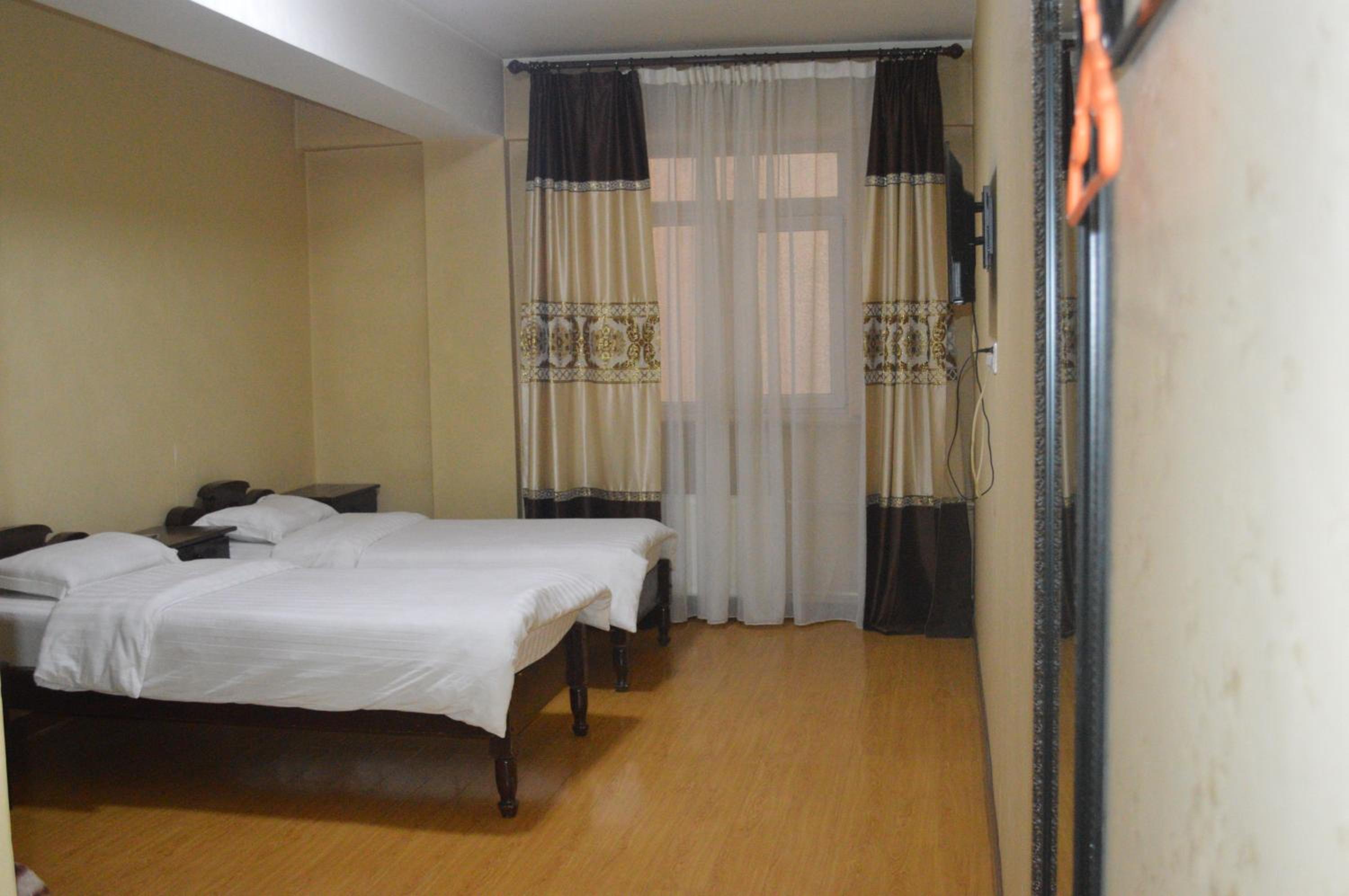 Twin Room with Private Bathroom photo 2