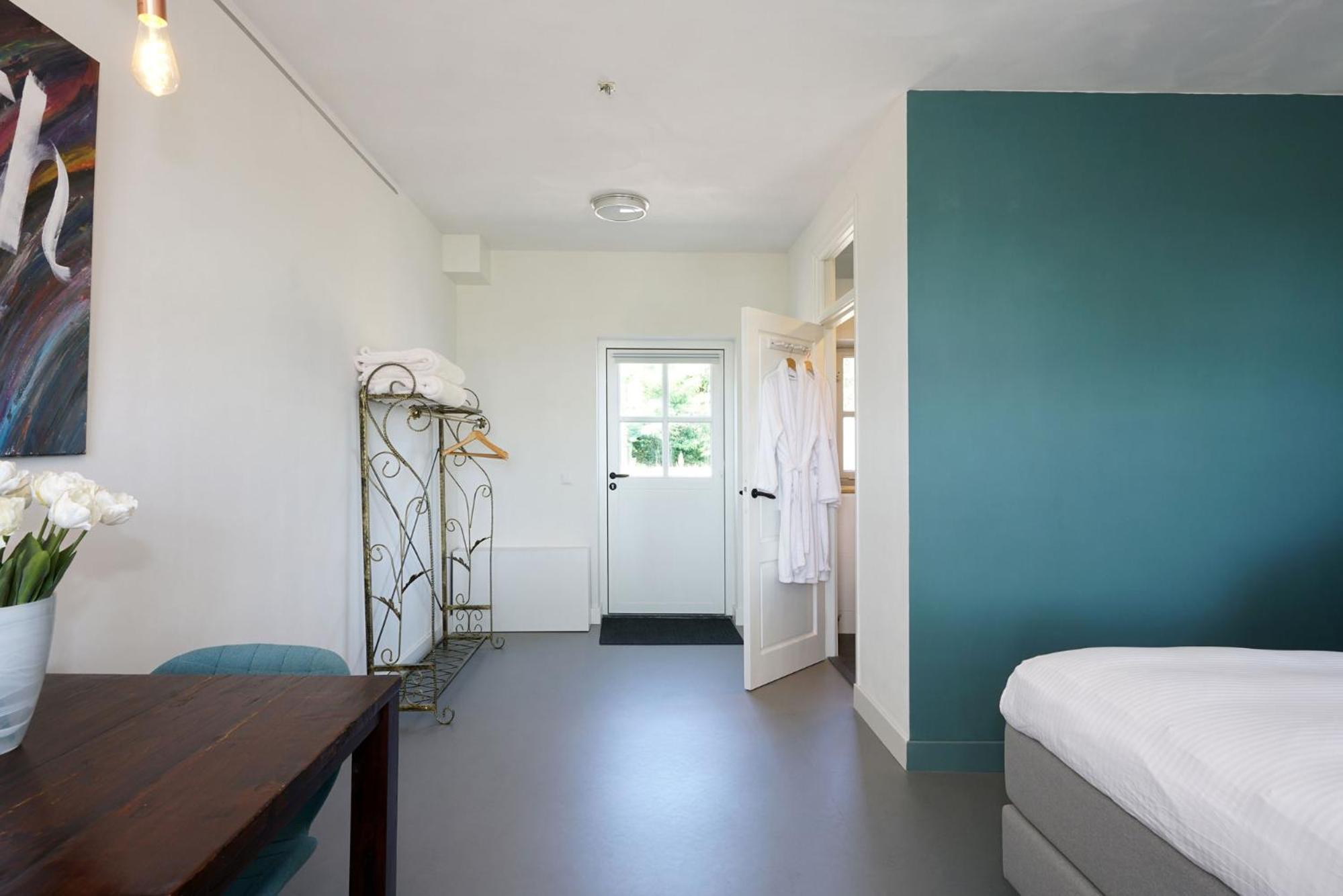 Deluxe Double Room with Shower photo 2