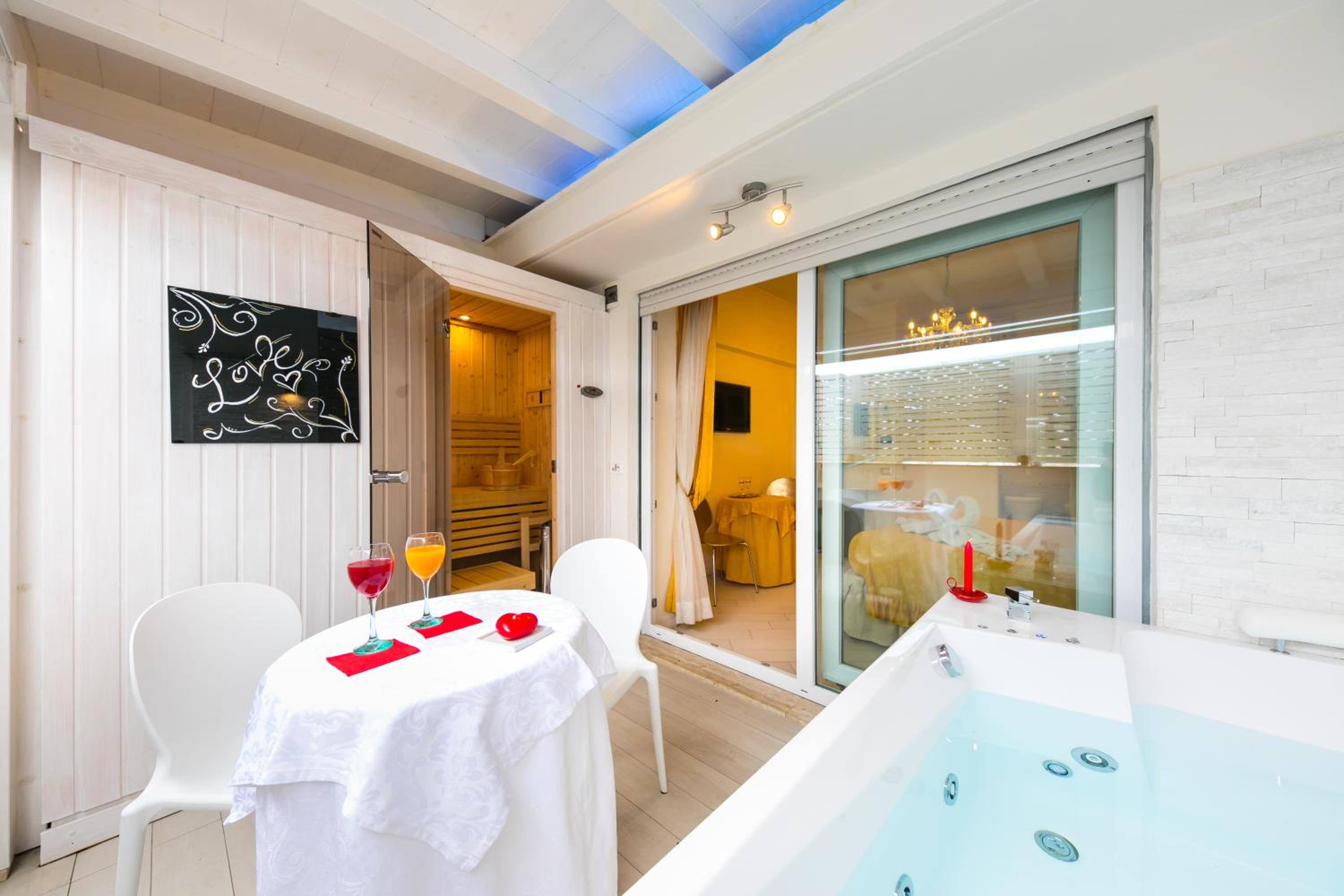 Suite with private Spa Bath and Sauna photo 3