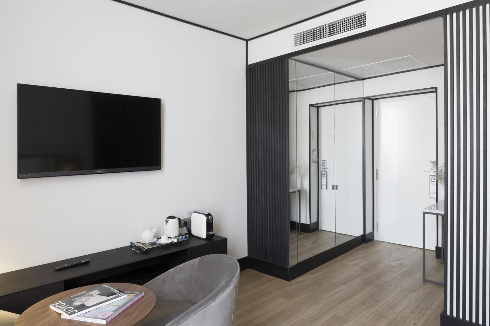 Deluxe Double Room with Terrace - Photo 7