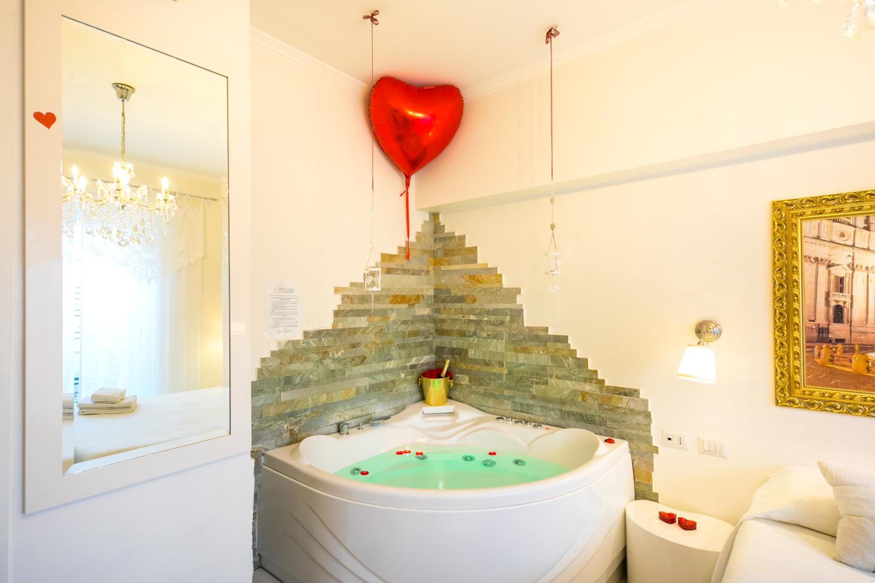 Suite with Spa Bath photo 3
