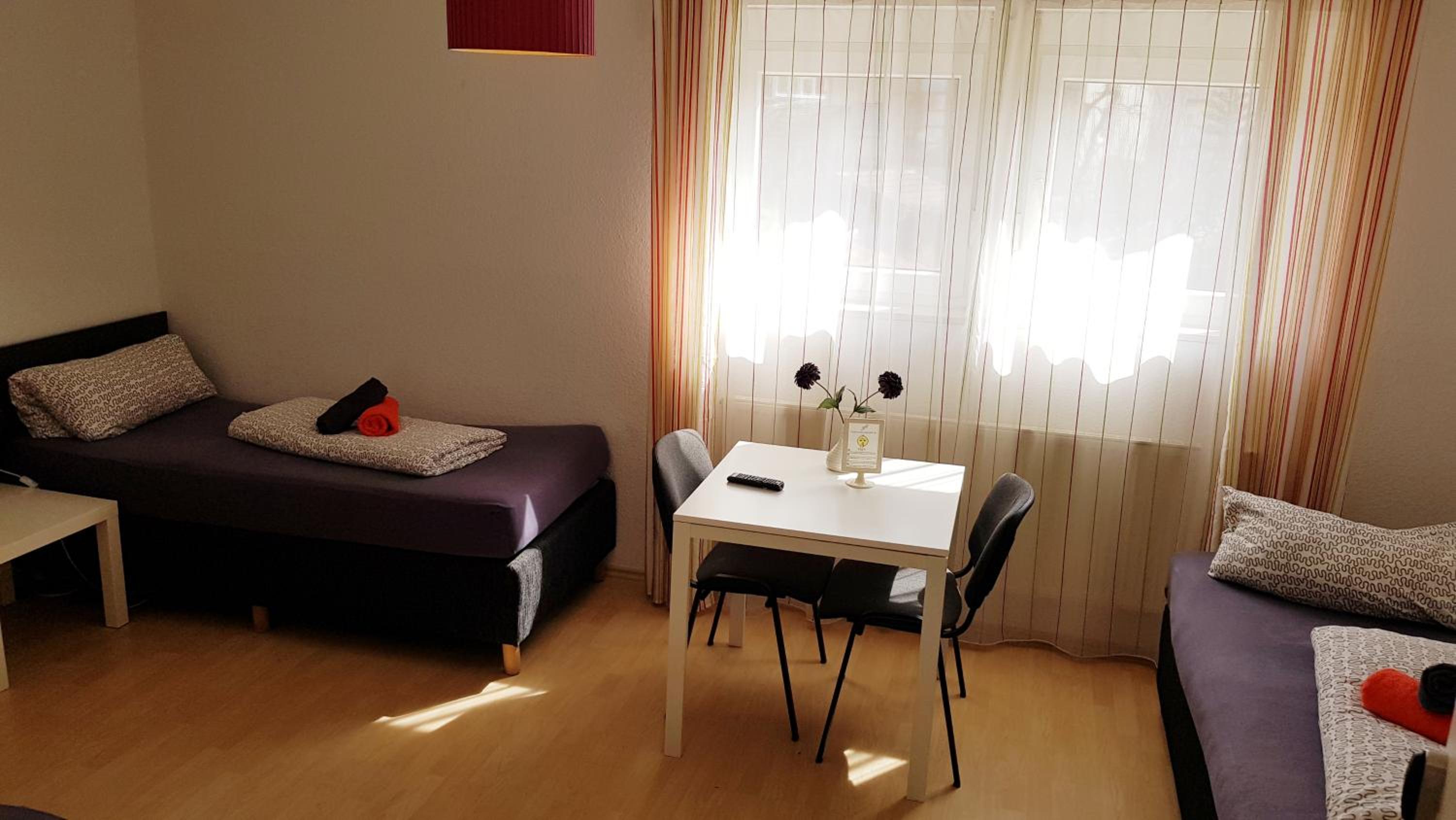 Apartment With Shared Bathroom photo 2