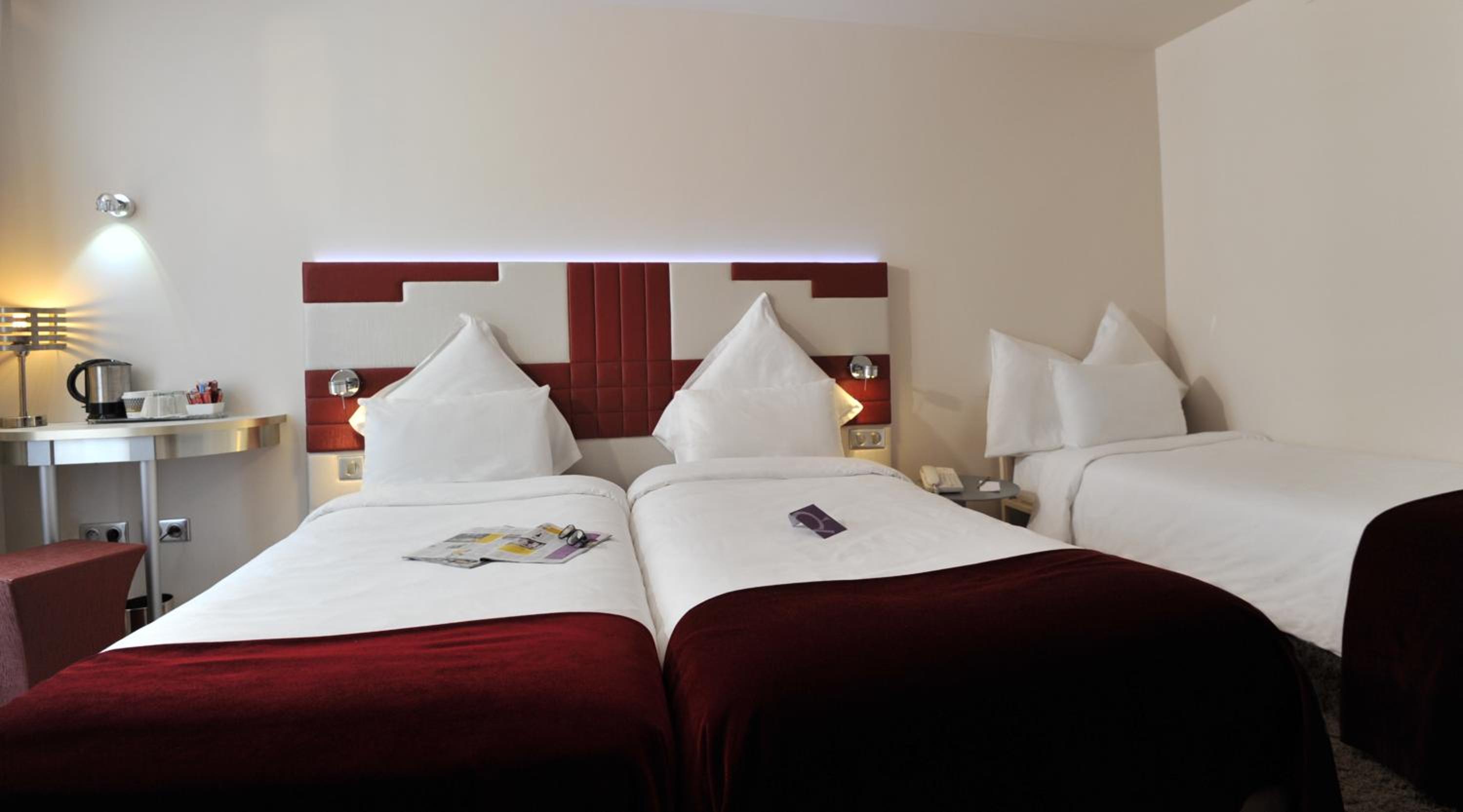 Superior Twin Room with Sofa Bed photo 3
