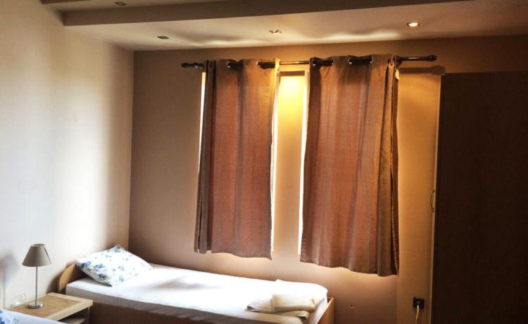 Quadruple Room with Shared Bathroom photo 2