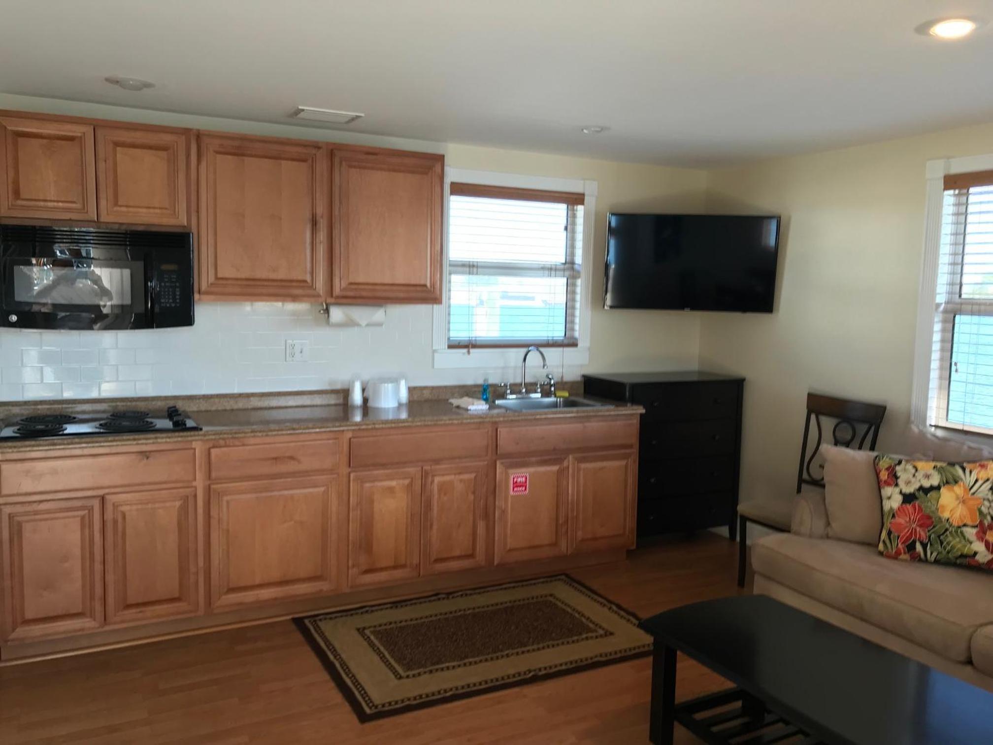 Houseboat With Kitchen  - Photo 4