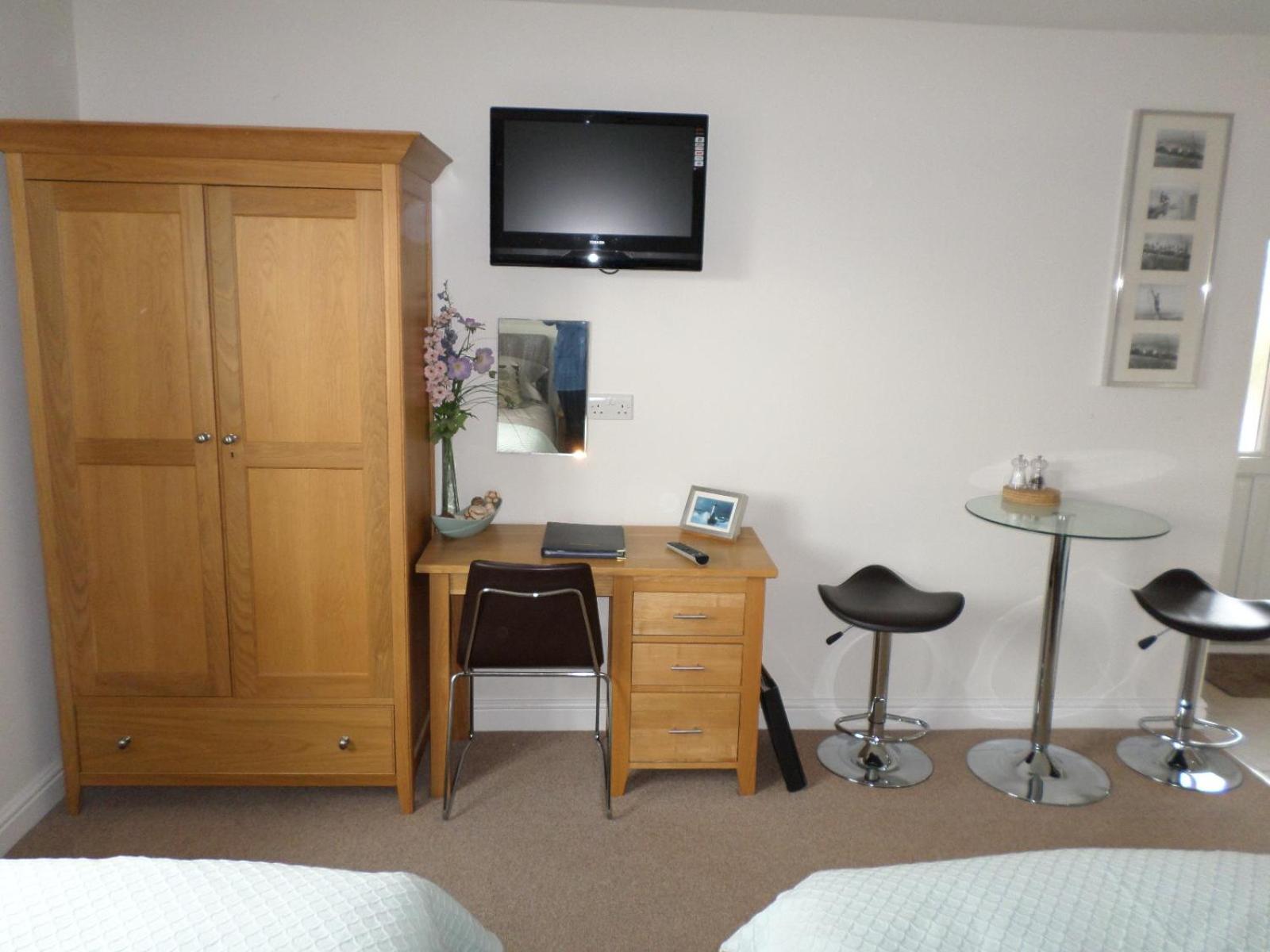 One-Bedroom Apartment photo 3