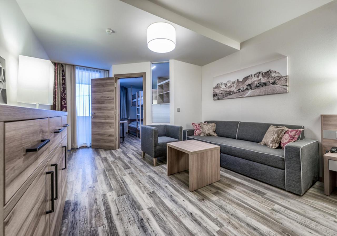Family Room photo 3