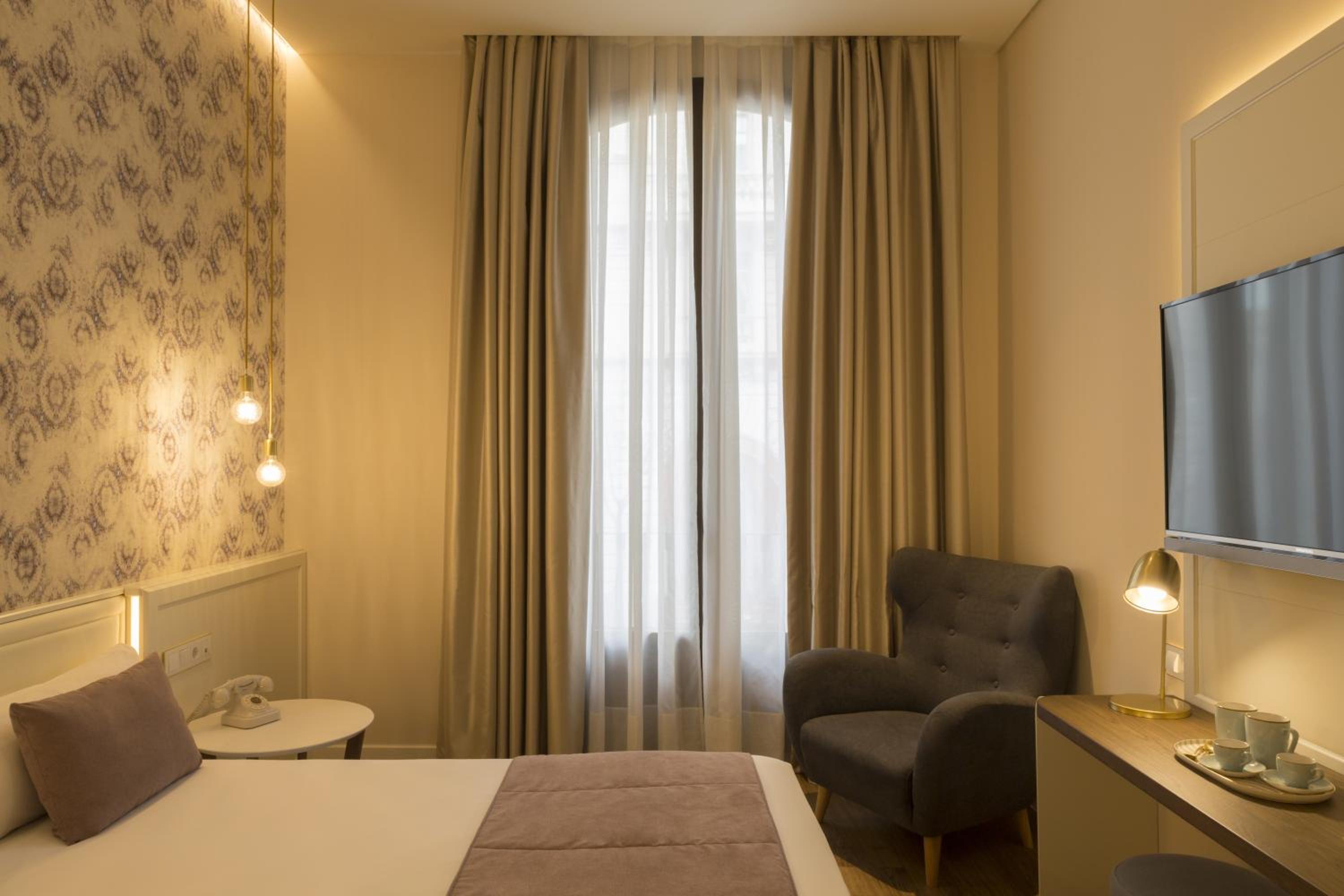 Double or Twin Room (1-2 Adults)