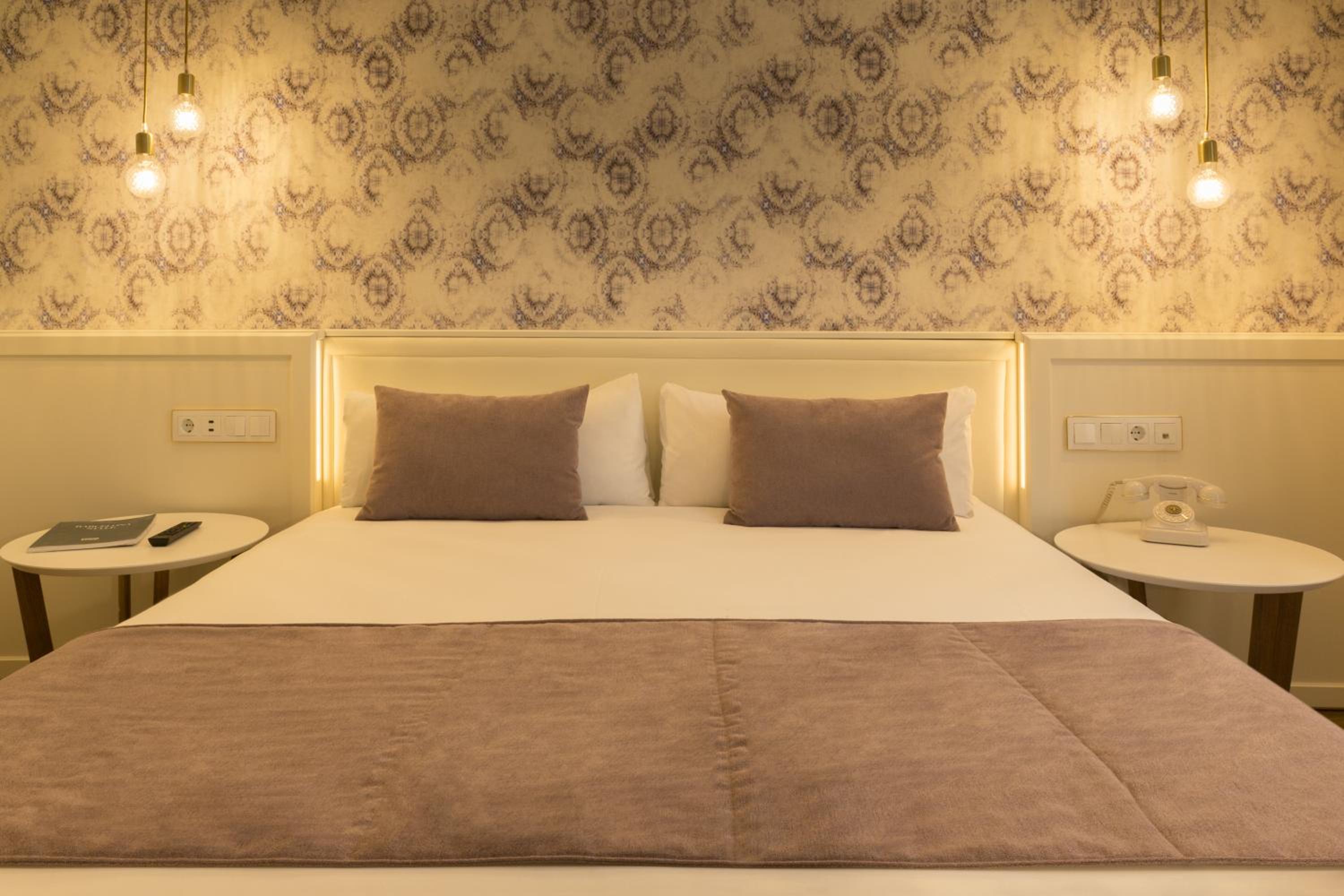 Double or Twin Room (1-2 Adults)
