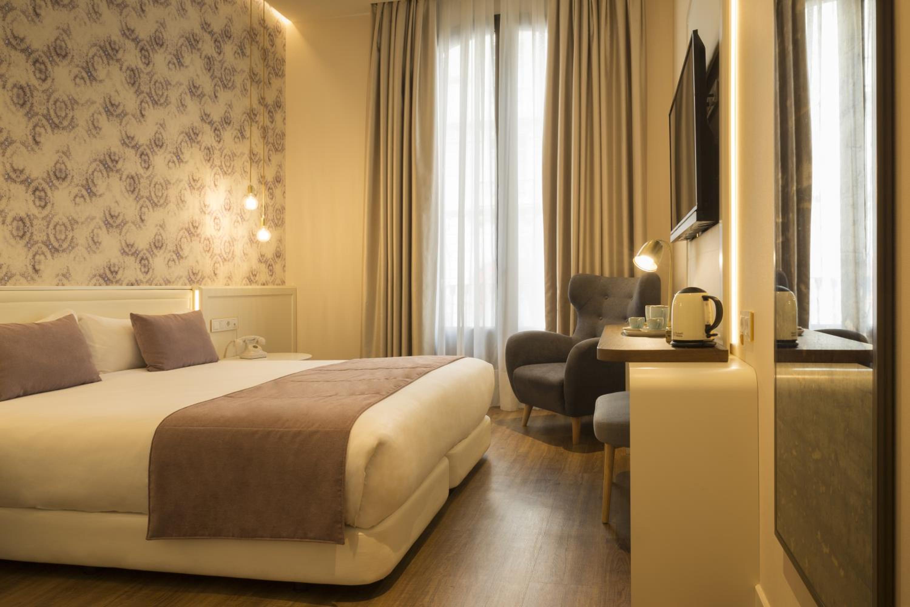 Double or Twin Room (1-2 Adults)