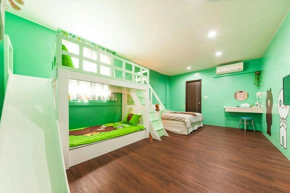 Quadruple Room with Private Bathroom photo 1