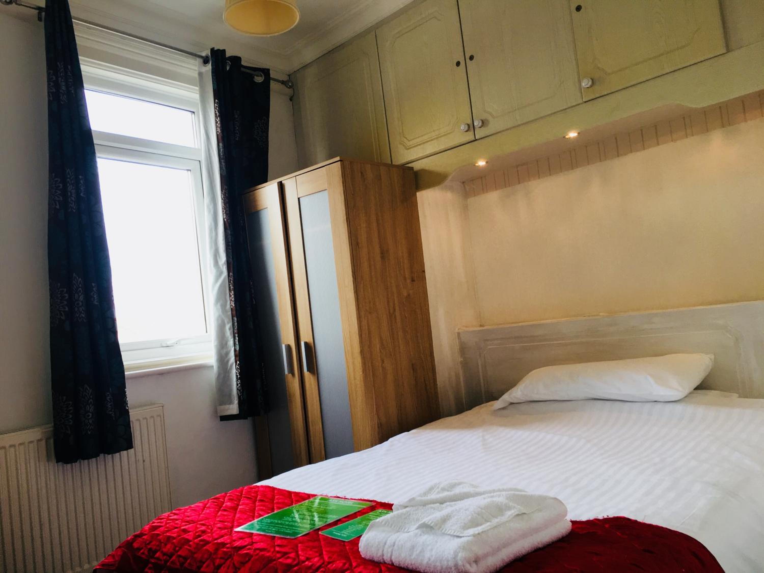 Single Room with Private External Bathroom photo 2
