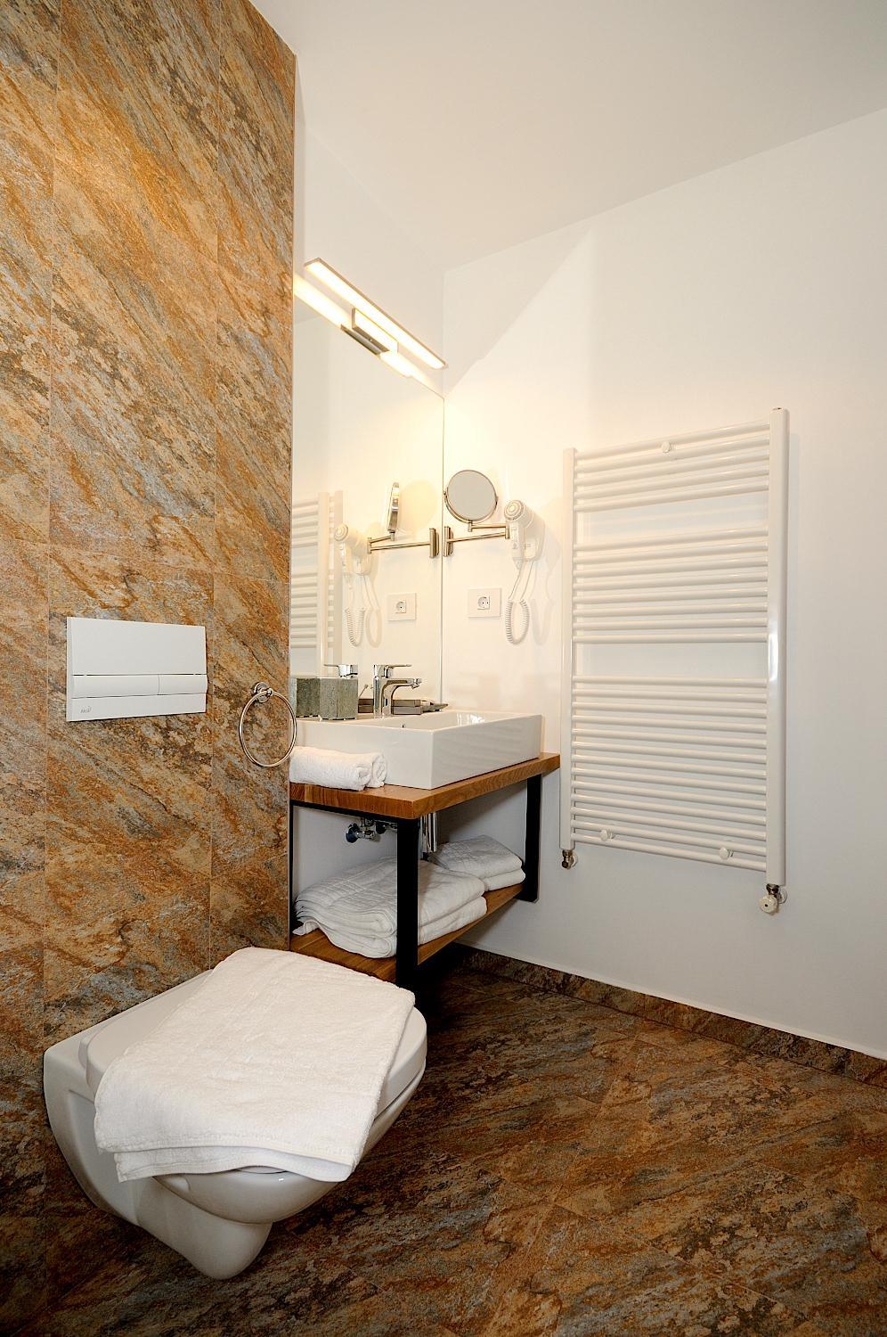 Superior Deluxe King Room photo 2