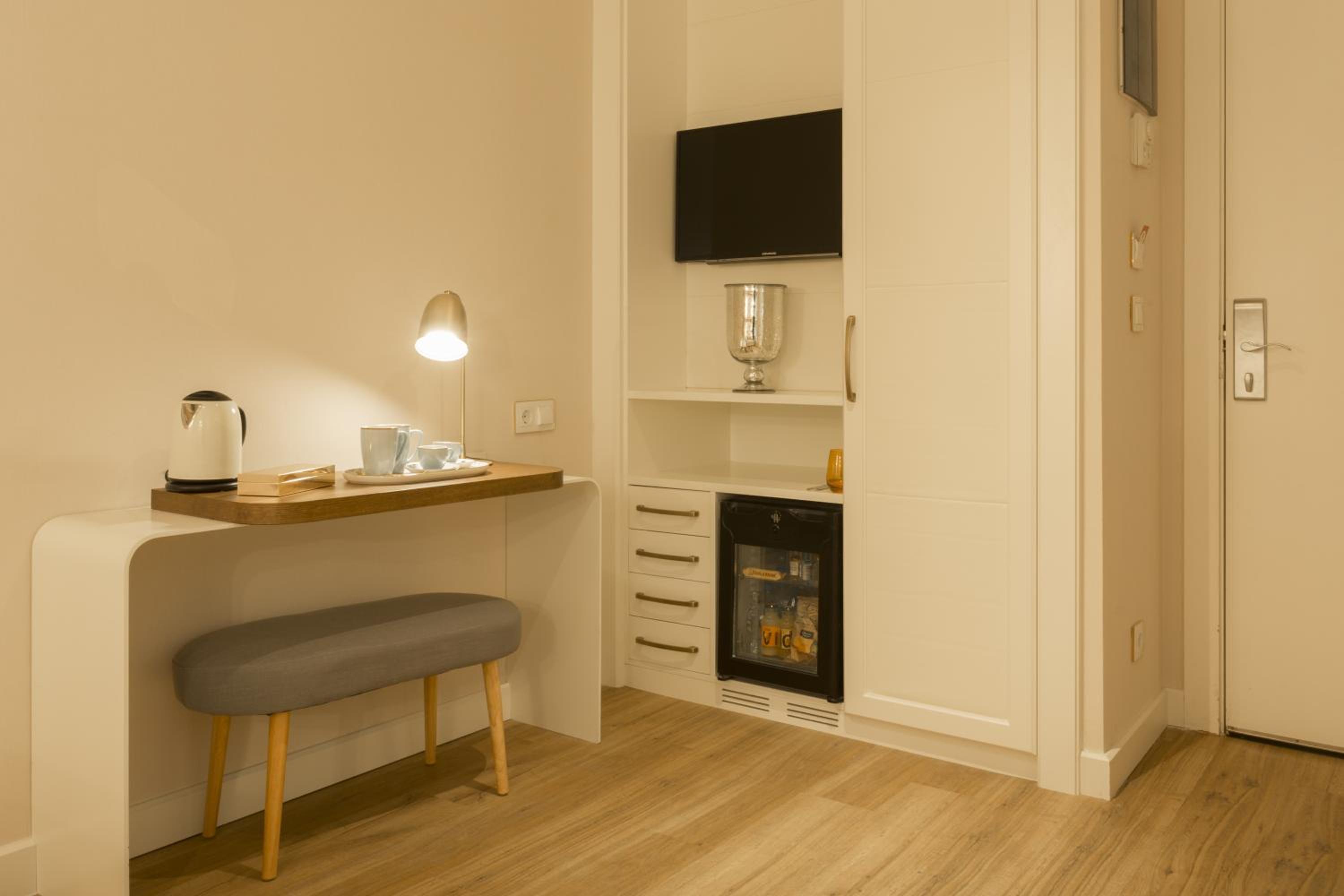 Double or Twin Room (1-2 Adults) thumbnail 6