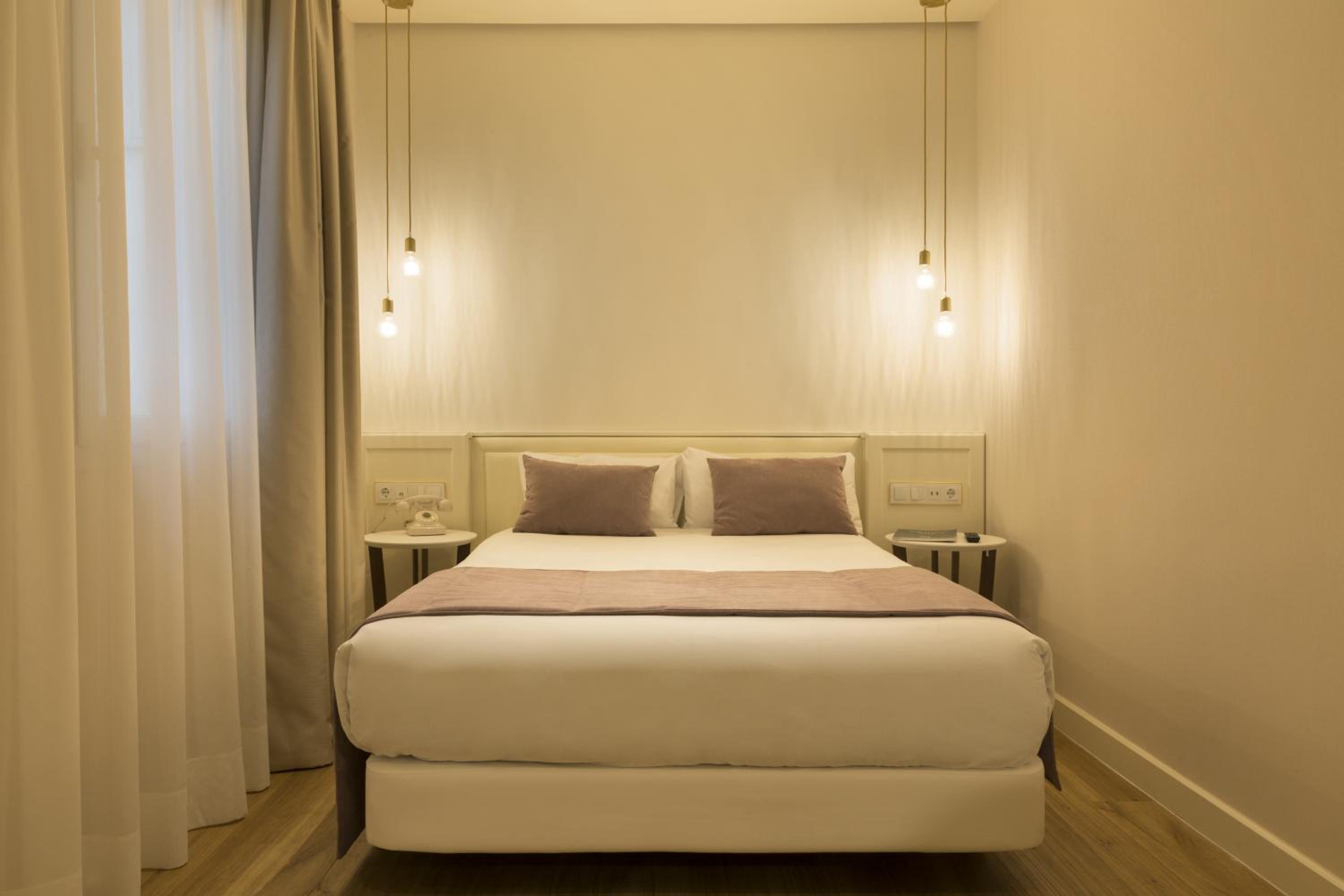 Small Double Room - Photo 8