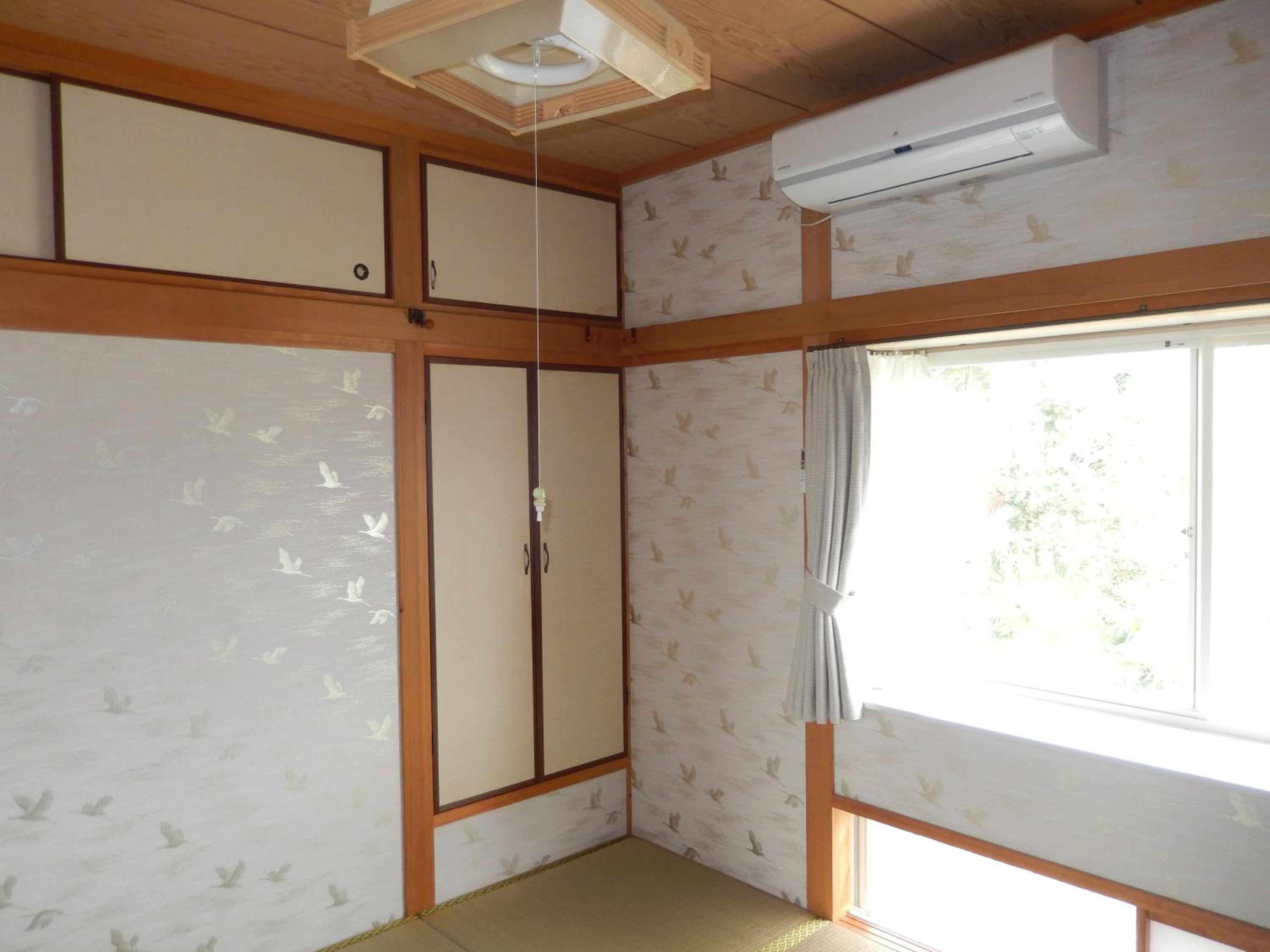 Four-Bedroom House - Photo 4