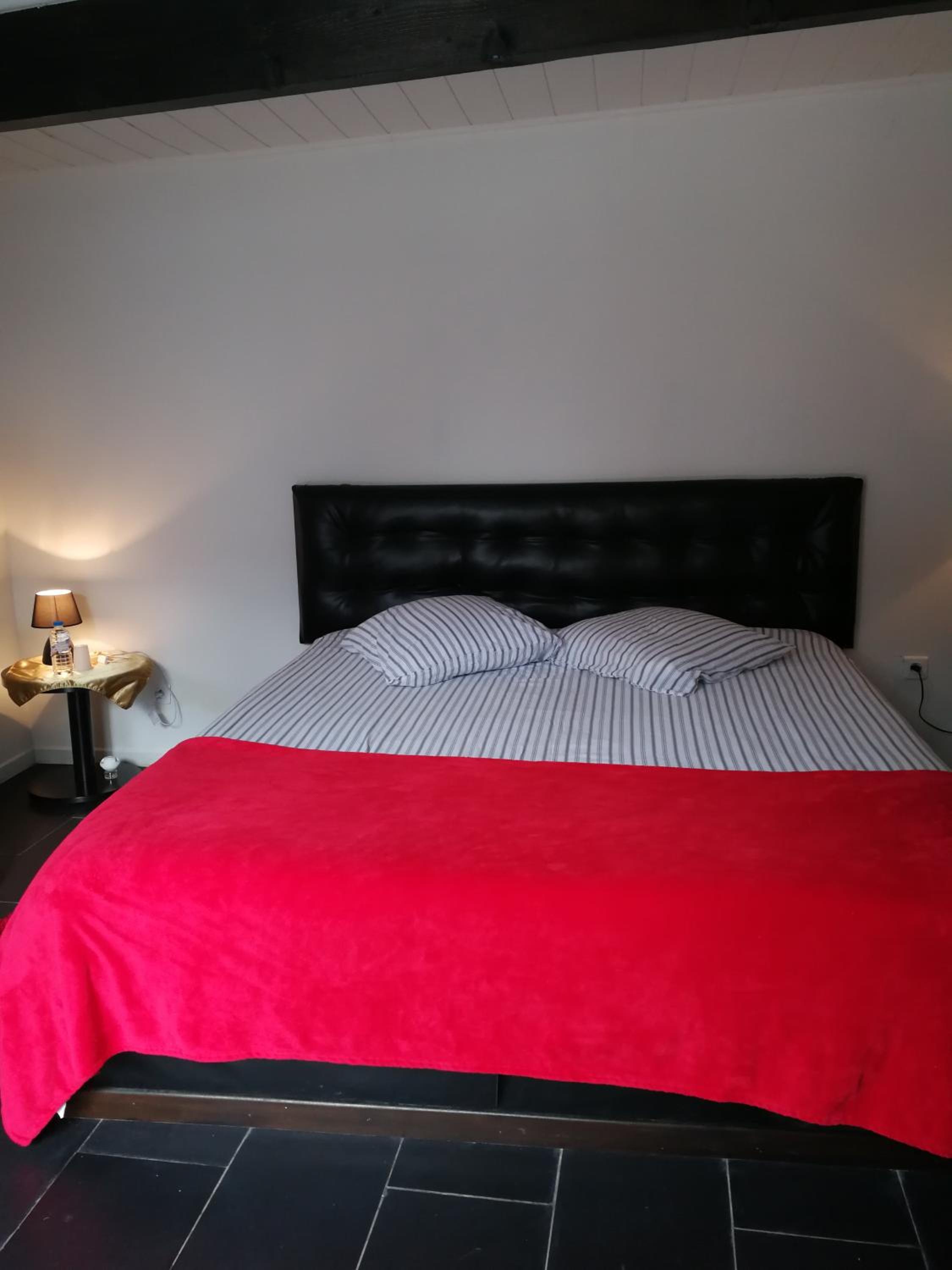 Room with King Size bed photo 3