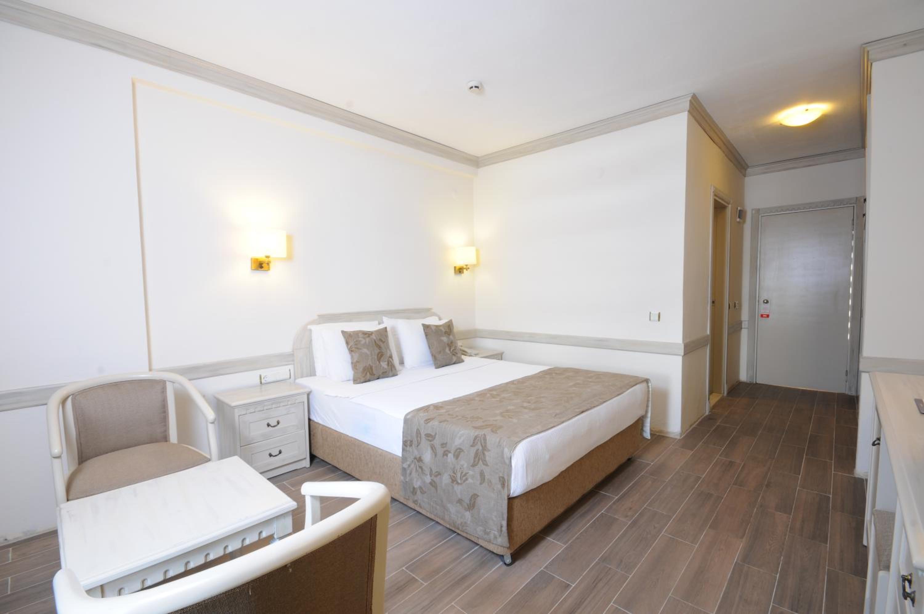 Standard Triple Room with Sea View photo 1