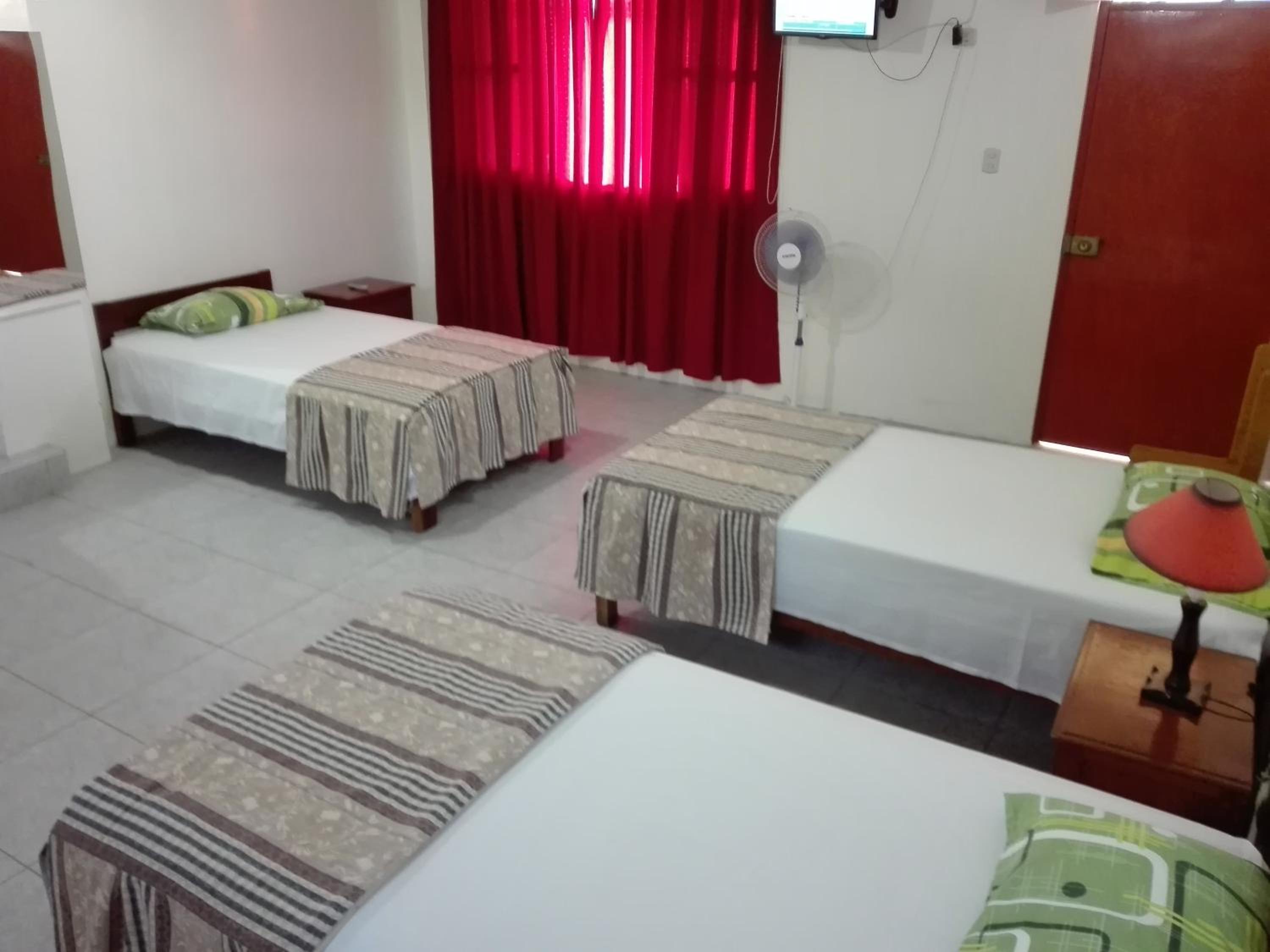 Economy Triple Room photo 2