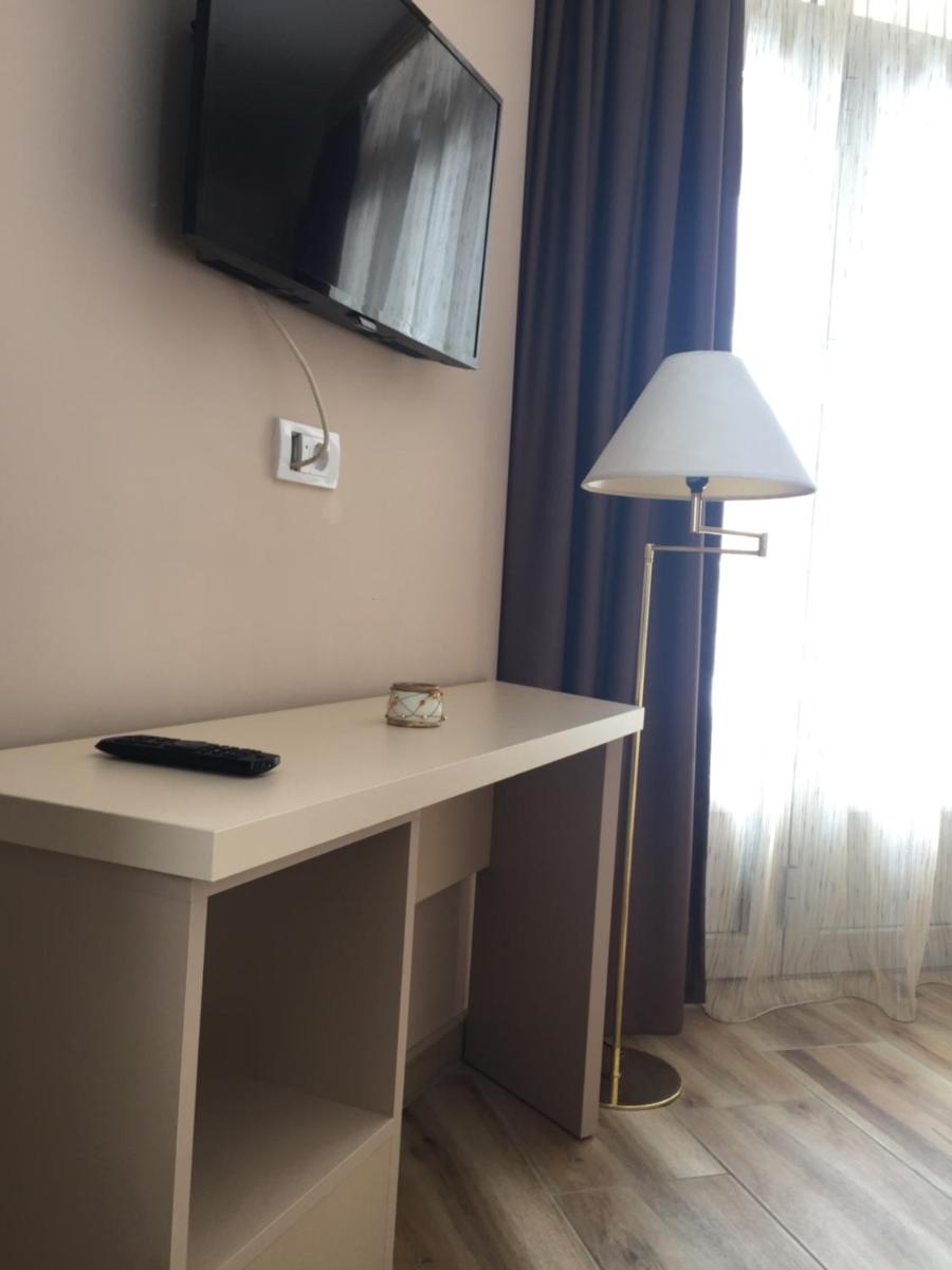 Deluxe Double Room (2 Adults + 1 Child) photo 3