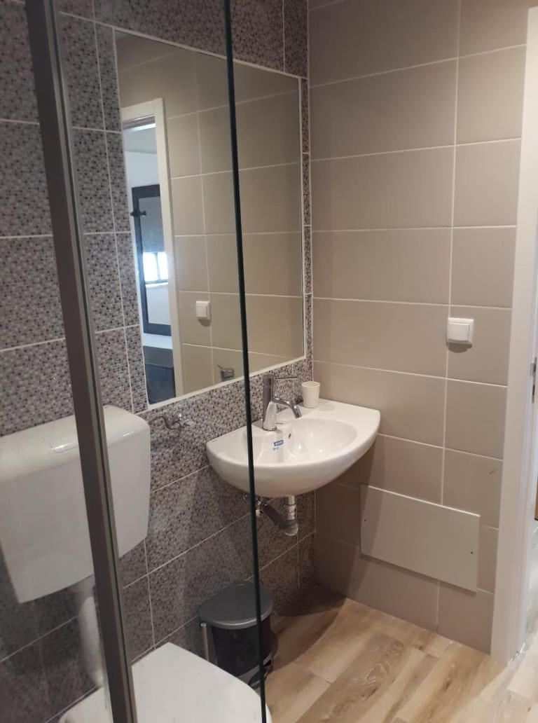 Deluxe Double Room with Shower photo 2