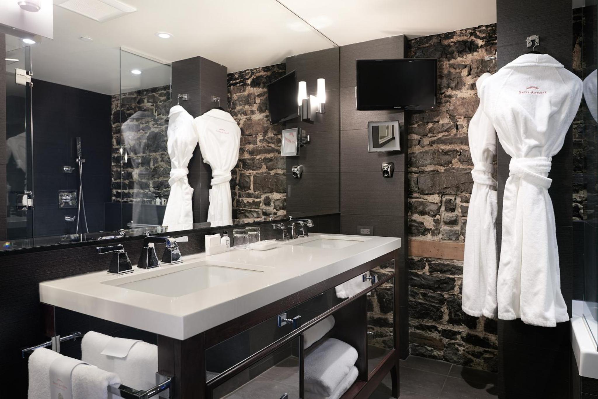 Luxury King Room - Photo 5