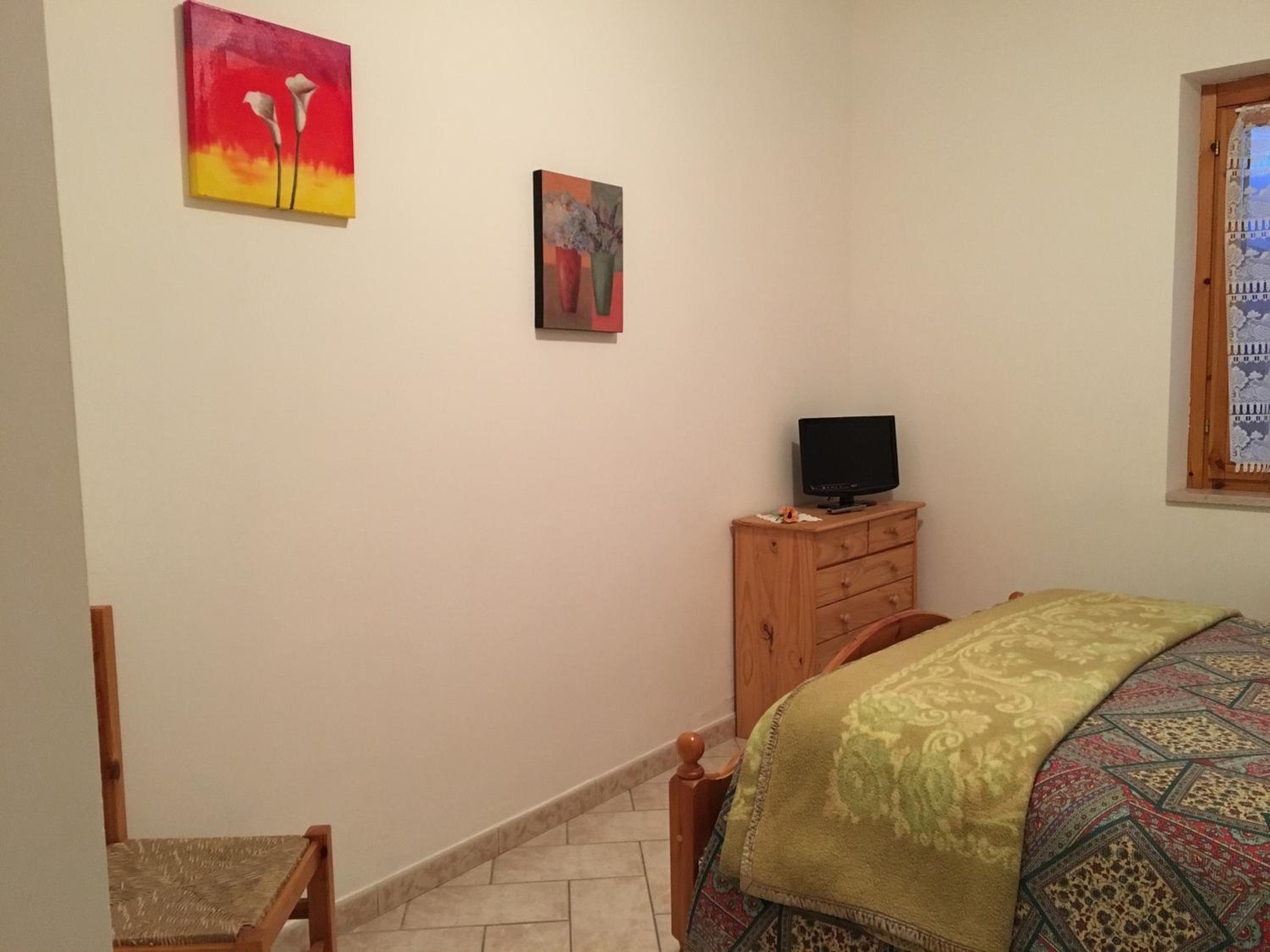 Double Room with Private Bathroom - Photo 2