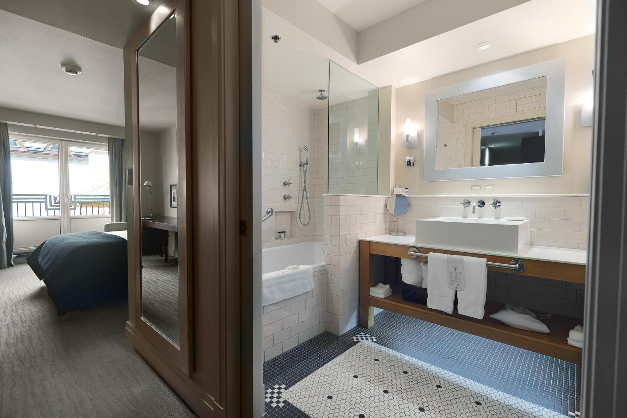 Comfort Queen Room - Photo 6
