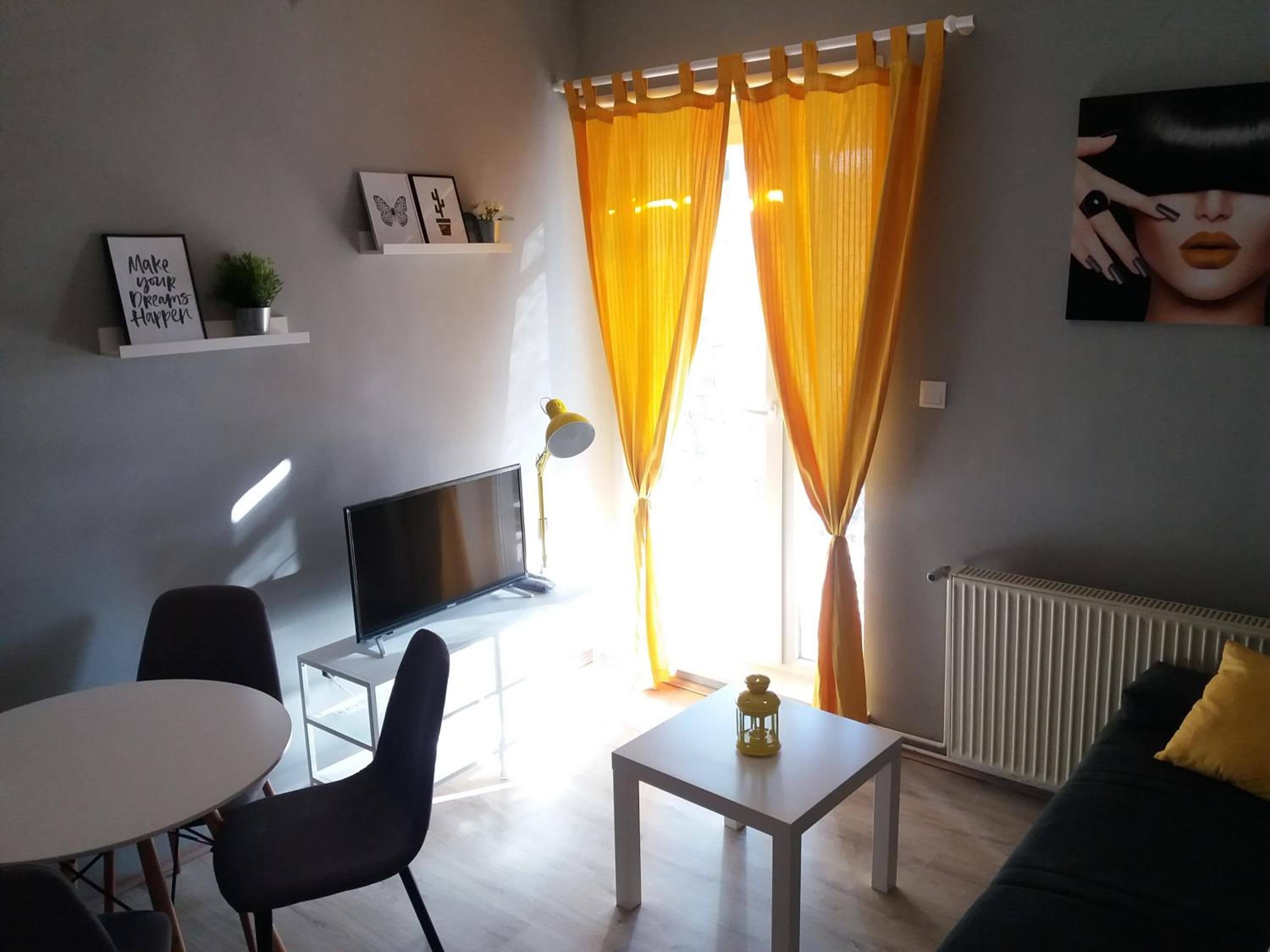 One-Bedroom Apartment photo 1