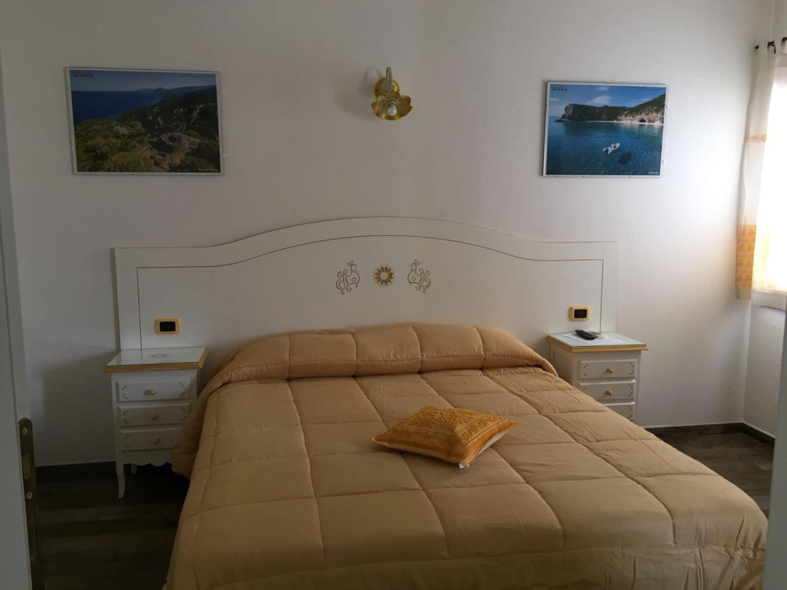 Double or Twin Room with Private Bathroom - Photo 7