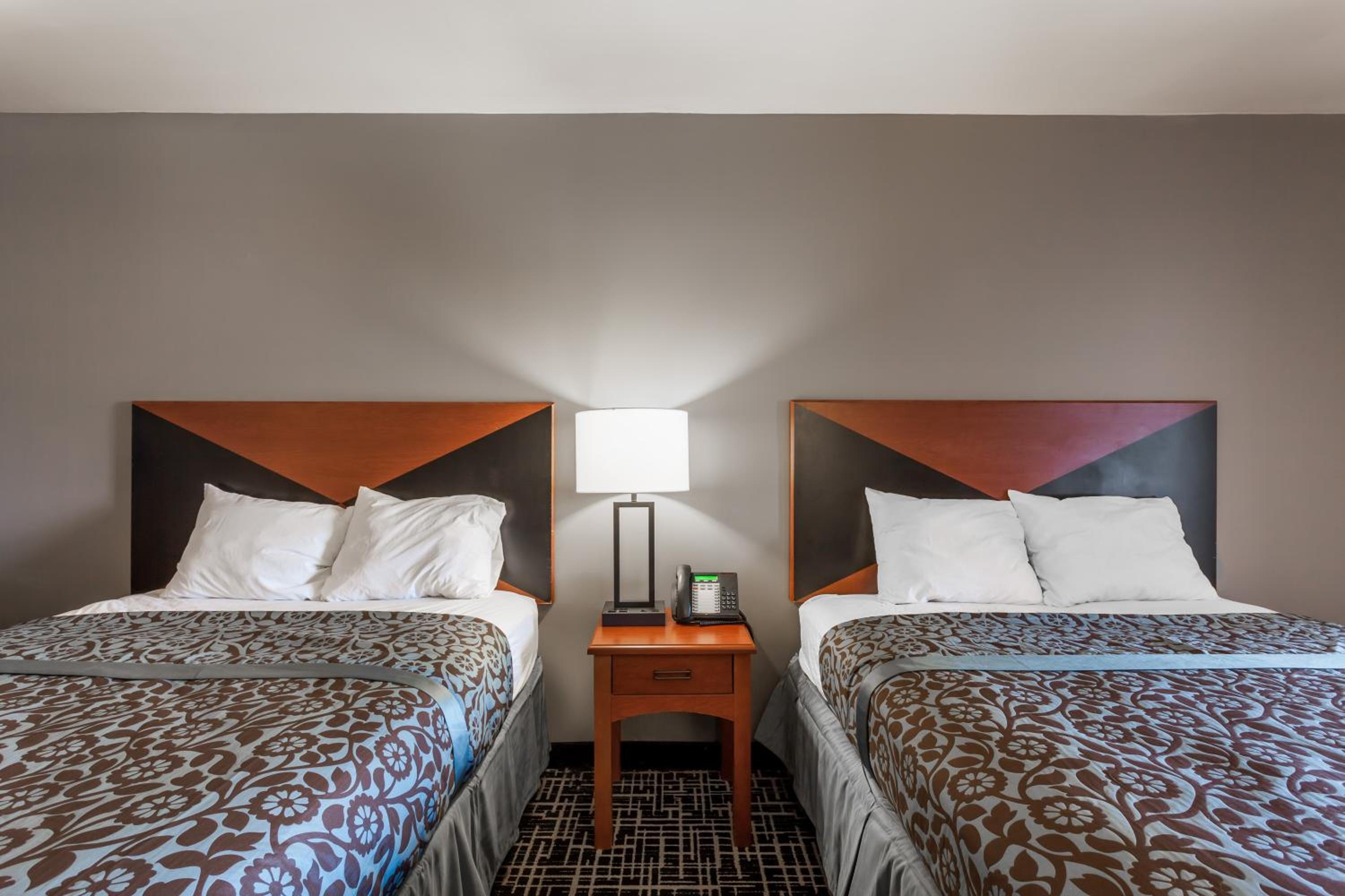 Deluxe Queen Room - Mobility Access/Non-Smoking - Photo 2
