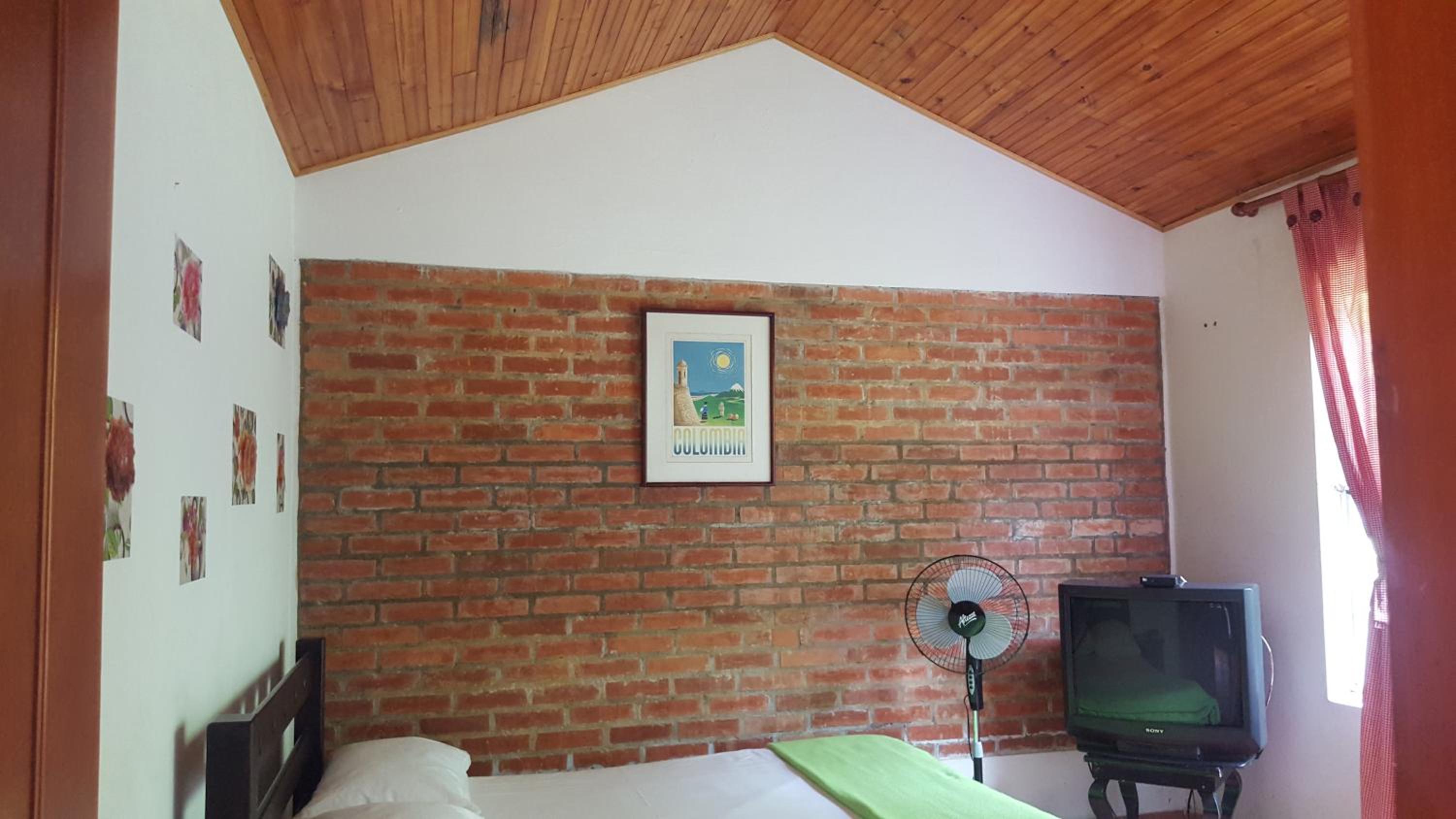 Family Room with Private Bathroom photo 3