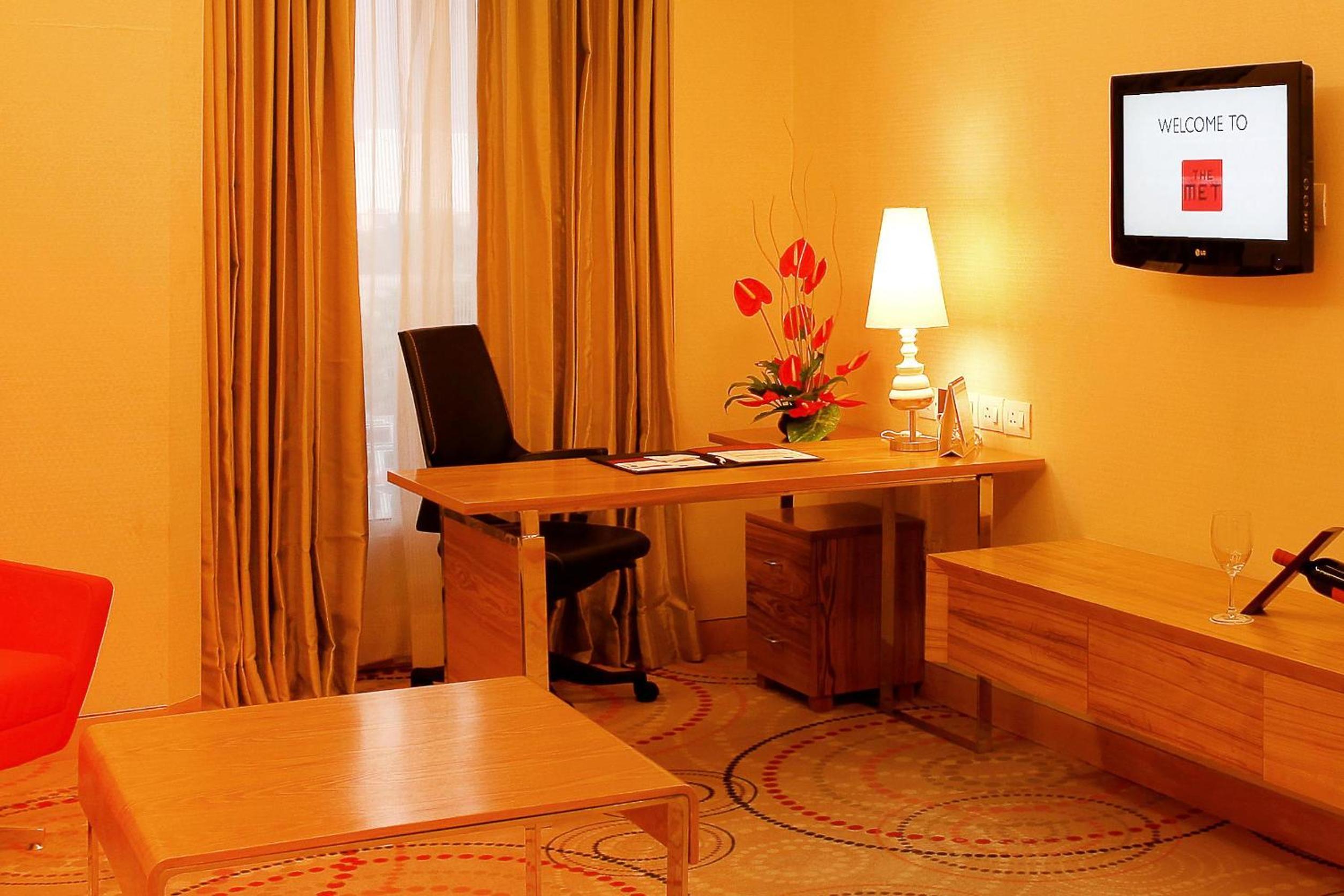 Executive Suite Inclusive of Breakfast and Dinner, and Happy Hours at Club Lounge from 1830 hrs to 2030 hrs and 20% off on food & soft beverages