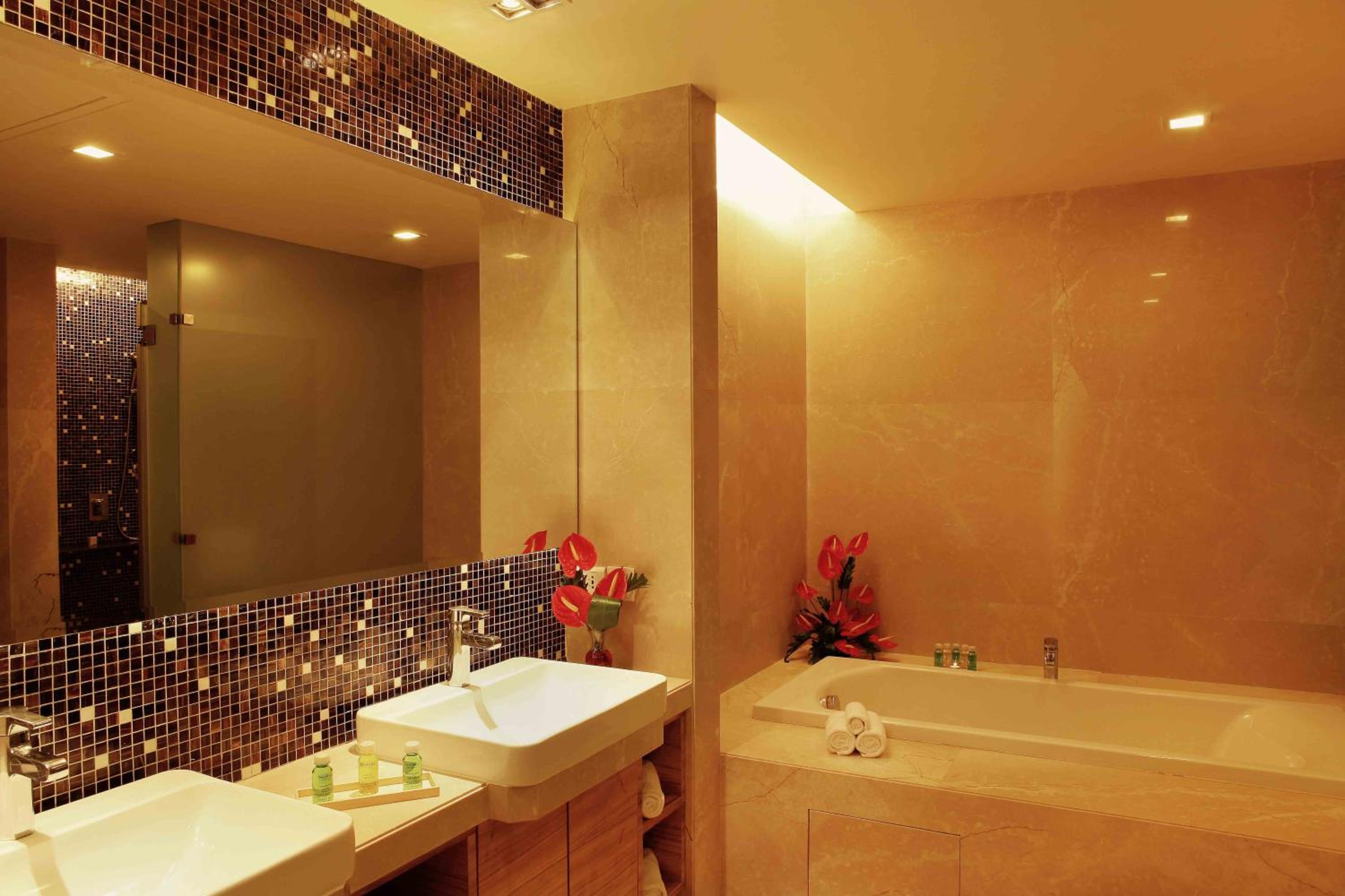 Superior Double Room Inclusive of Wi-Fi,  20% off on food & soft beverages - Photo 3