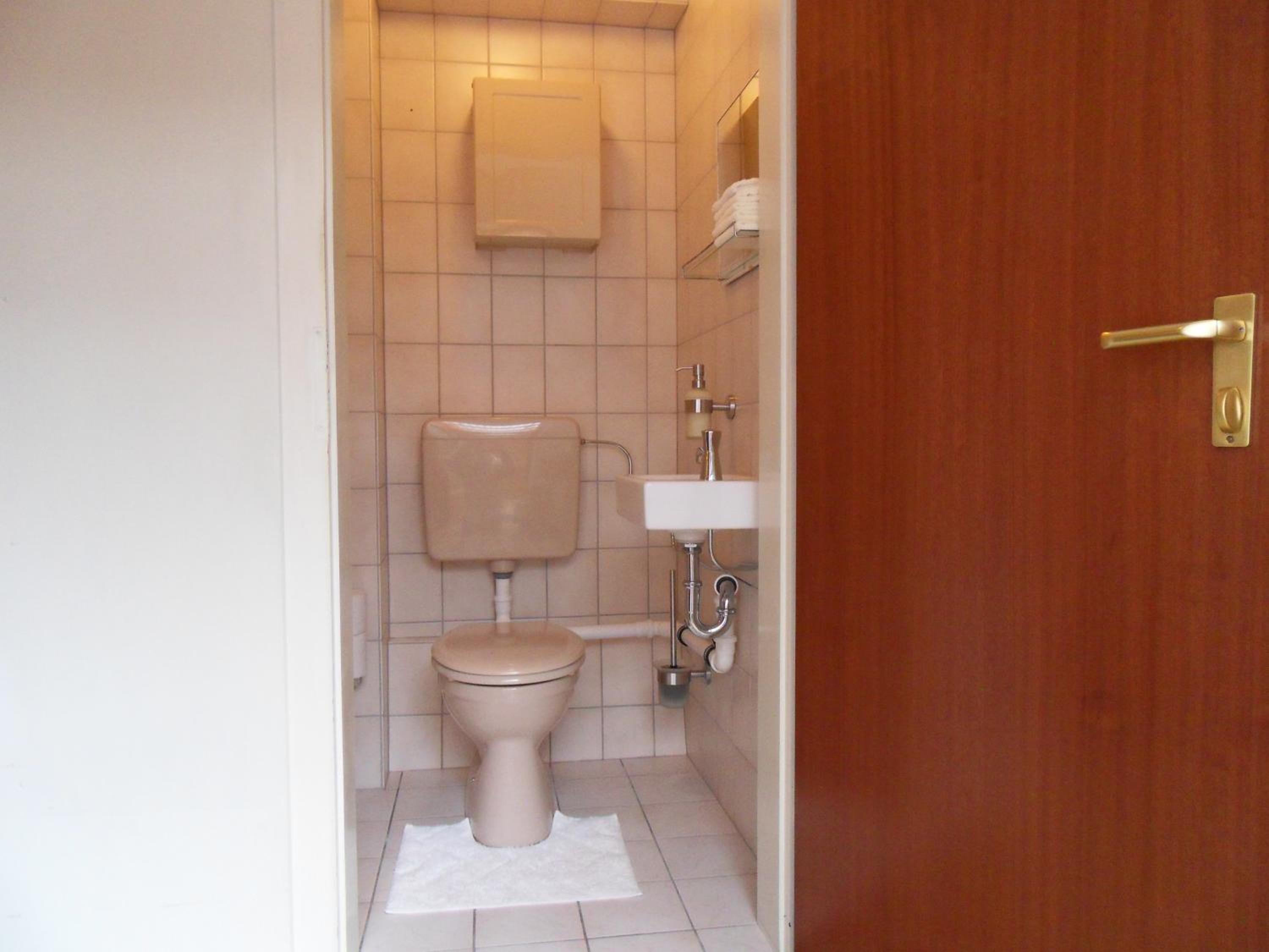 Double Room with Private Bathroom thumbnail 6