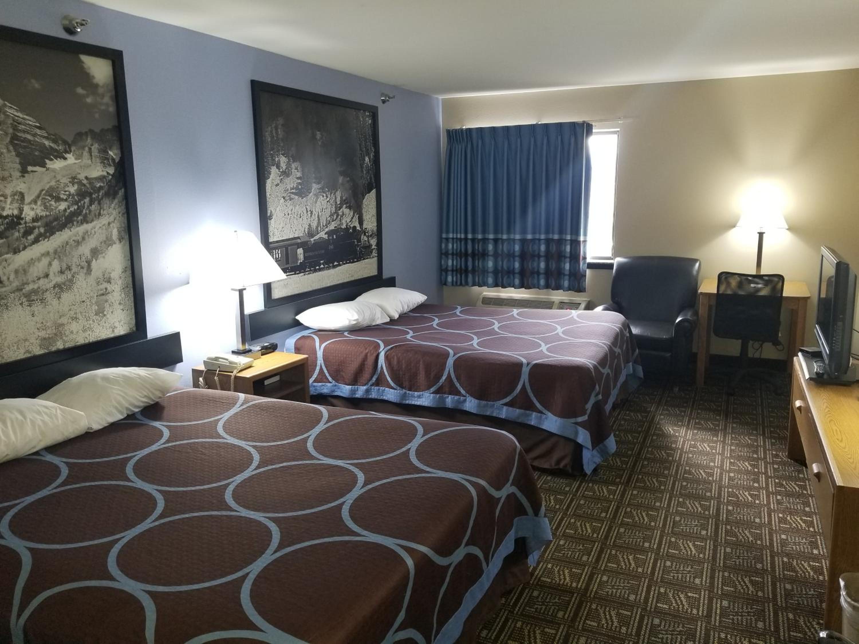Queen Room with Two Queen Beds - Non-Smoking - Photo 1